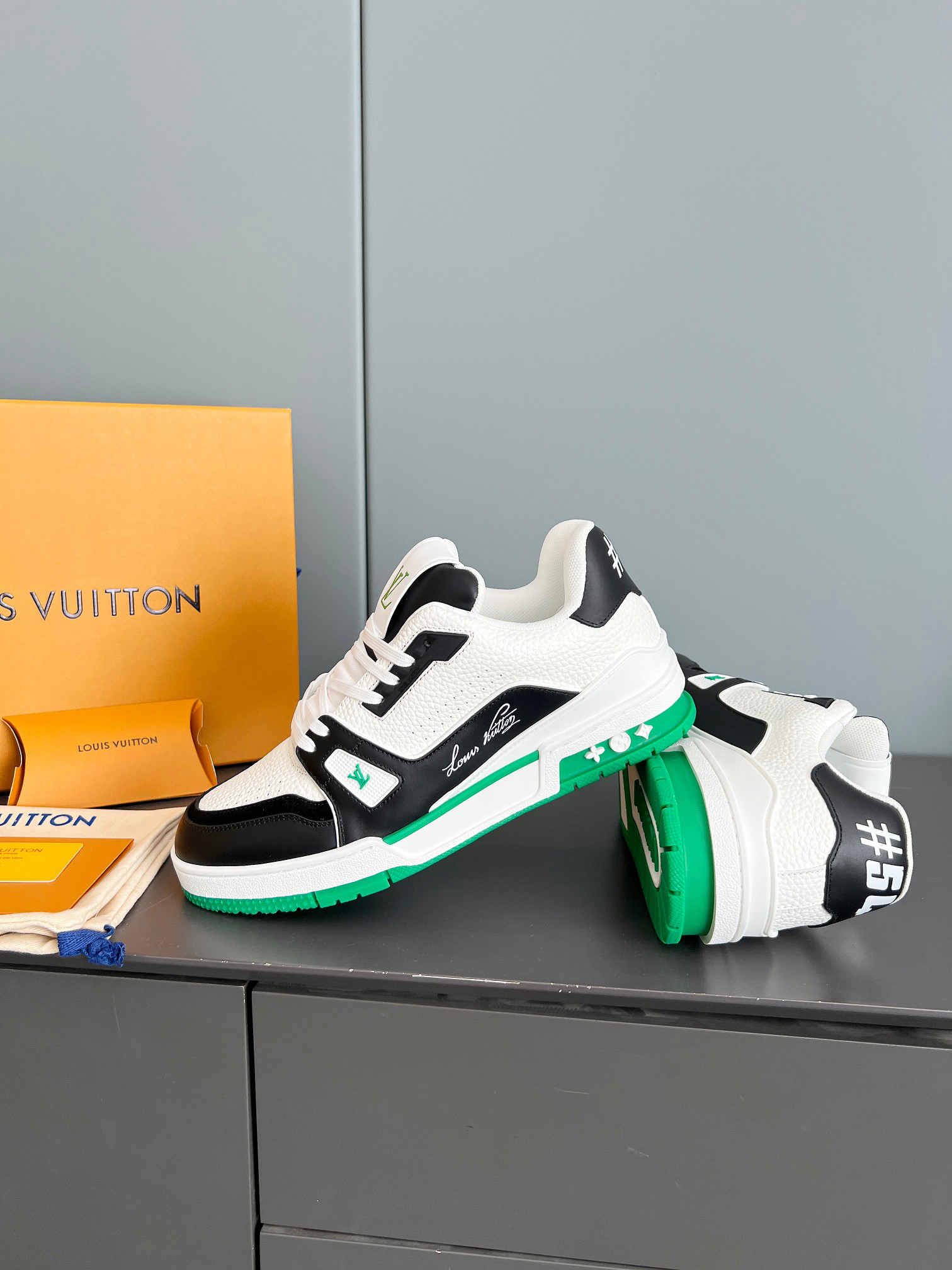 Lv Sneakers-65