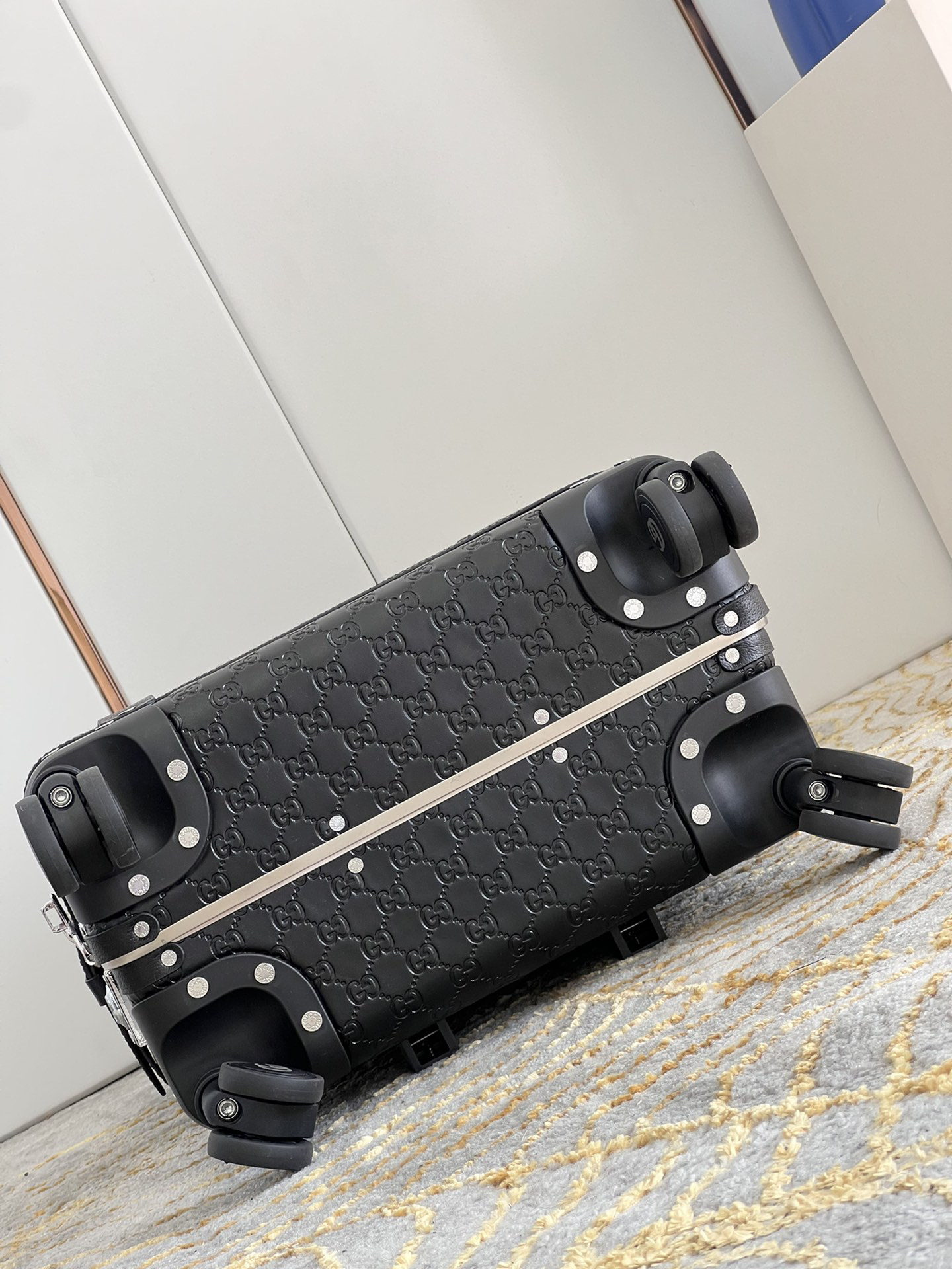Gucci luggage-1