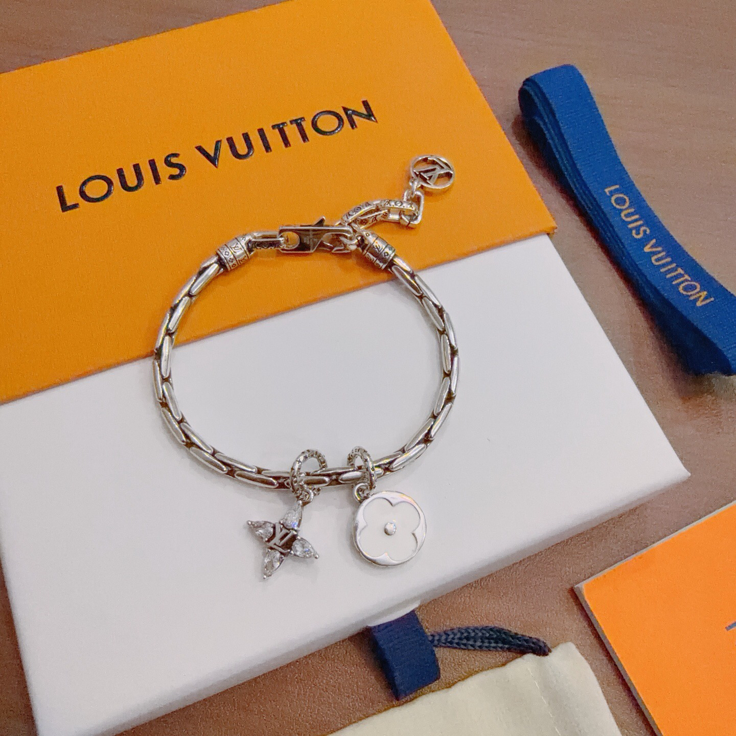 LV Bracelet-17