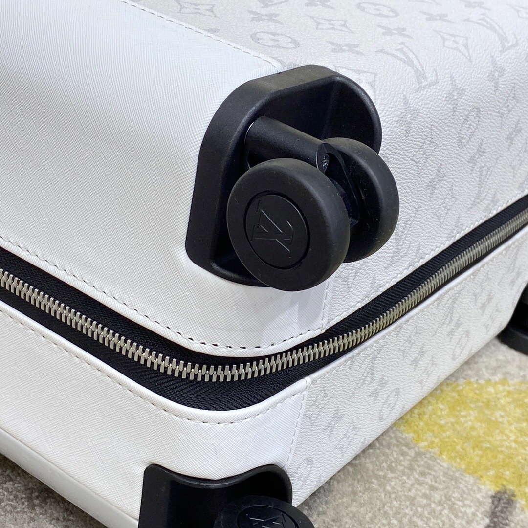 LV luggage-28