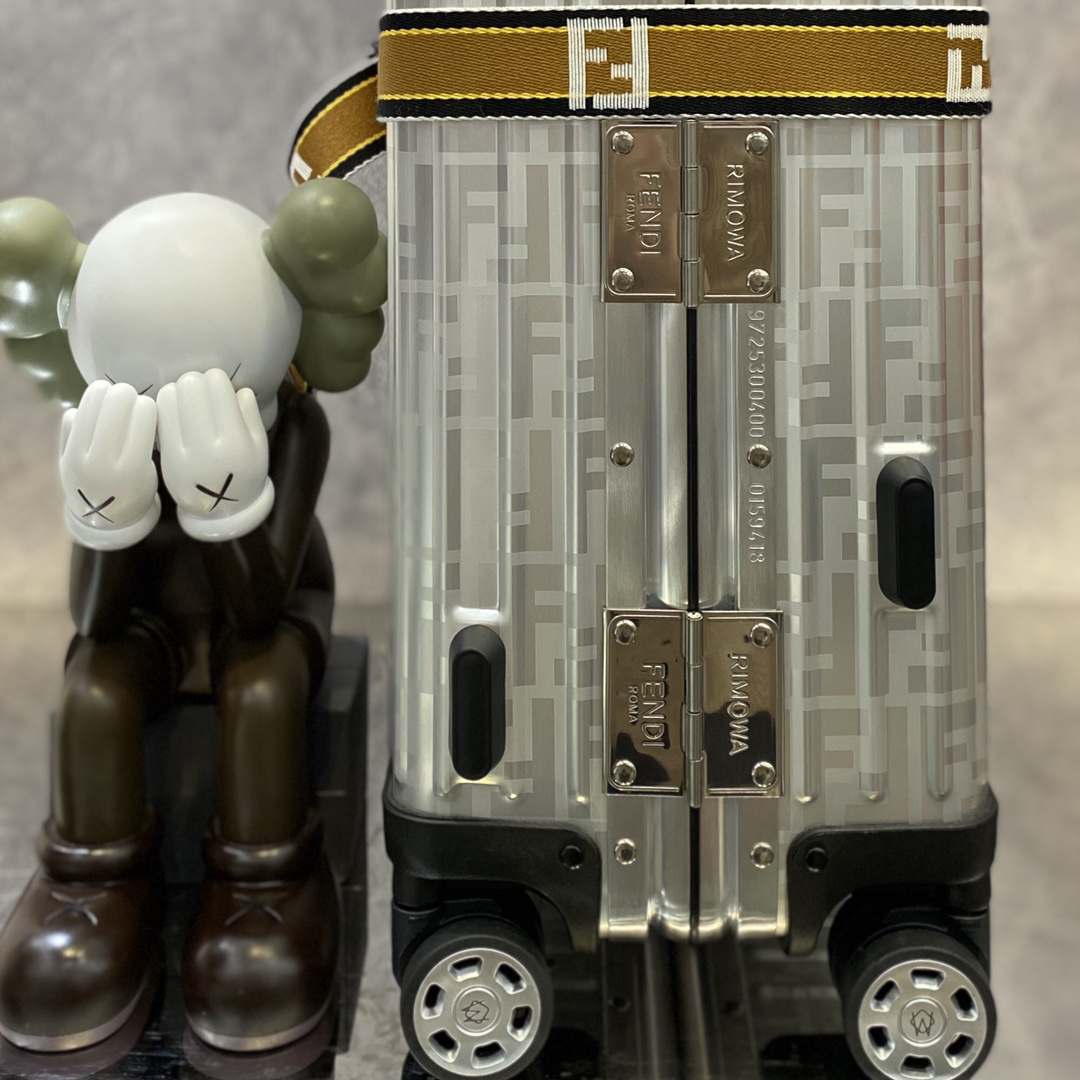 Fendi luggage-15