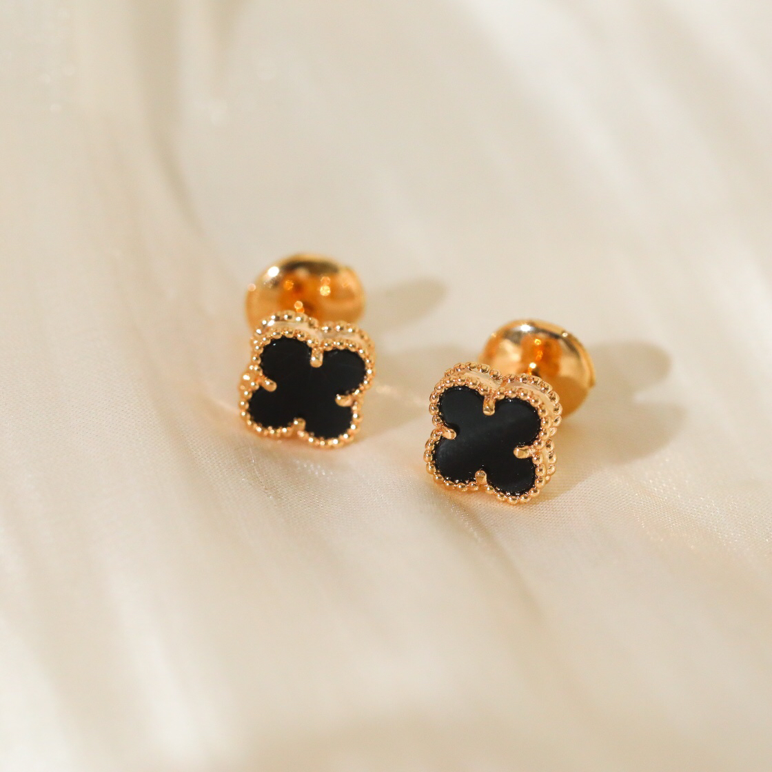 Van Cleef & Arpels earring-54