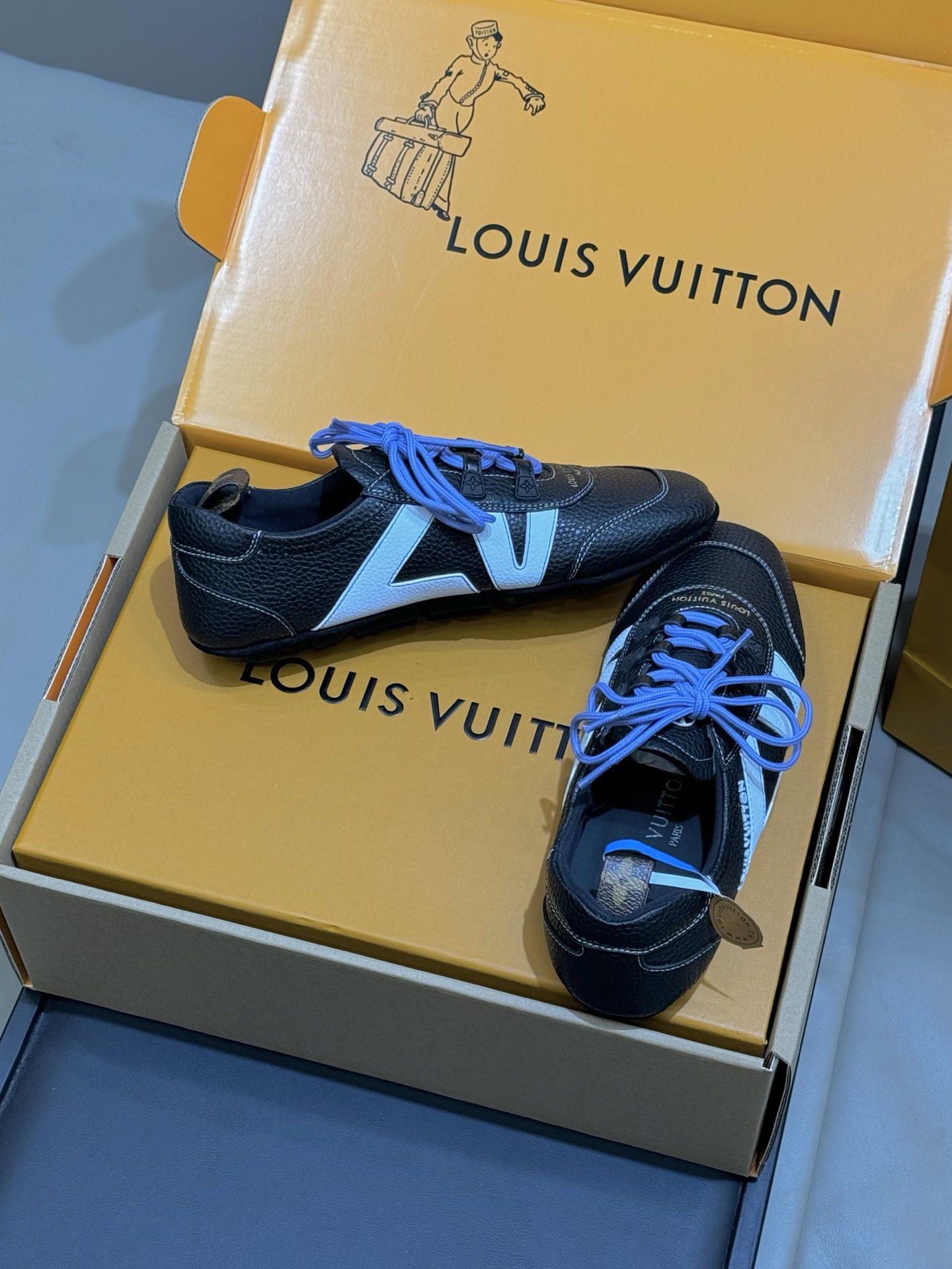 Lv Sneakers-225
