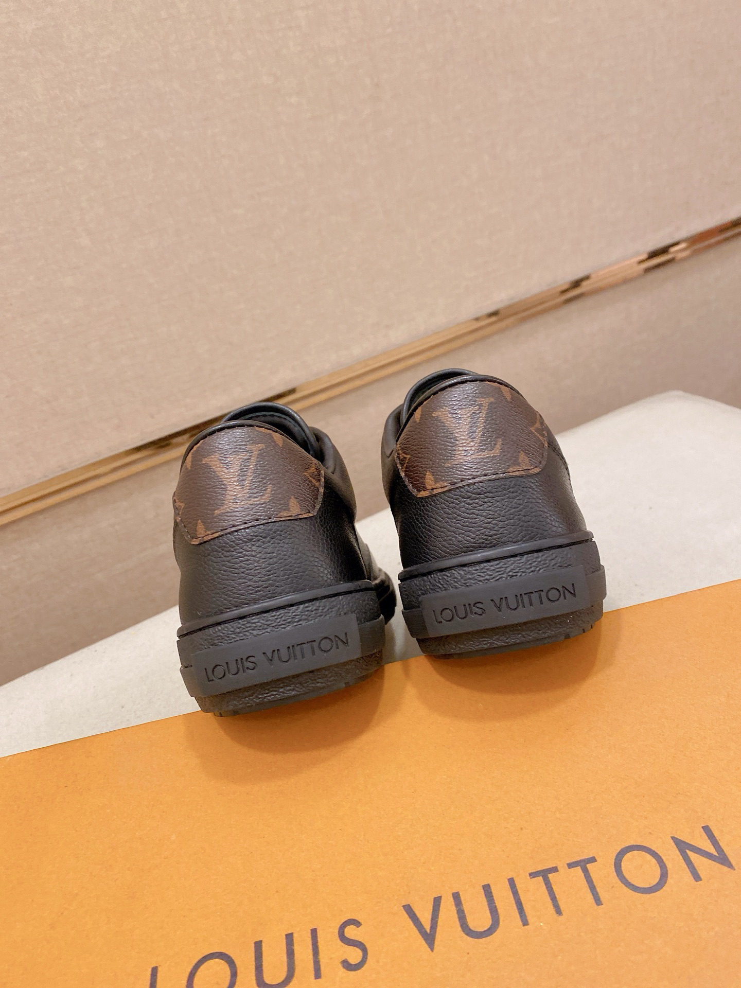 Lv Sneakers-95