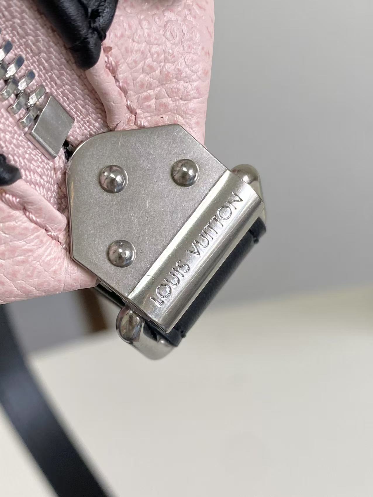 Louis Vuitton Hot New Product-198