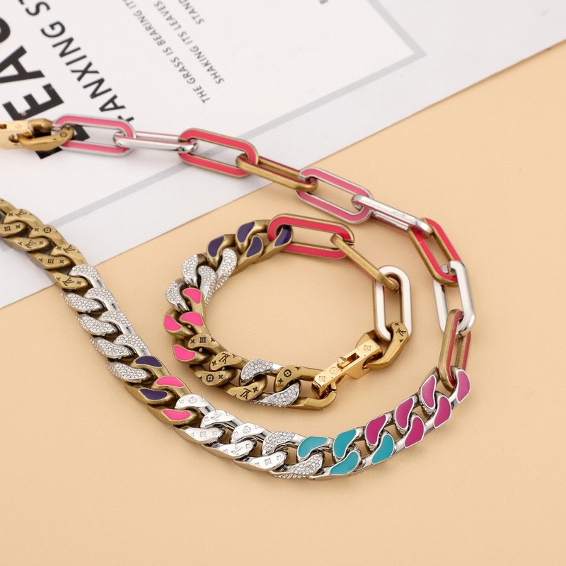 LV necklace-5