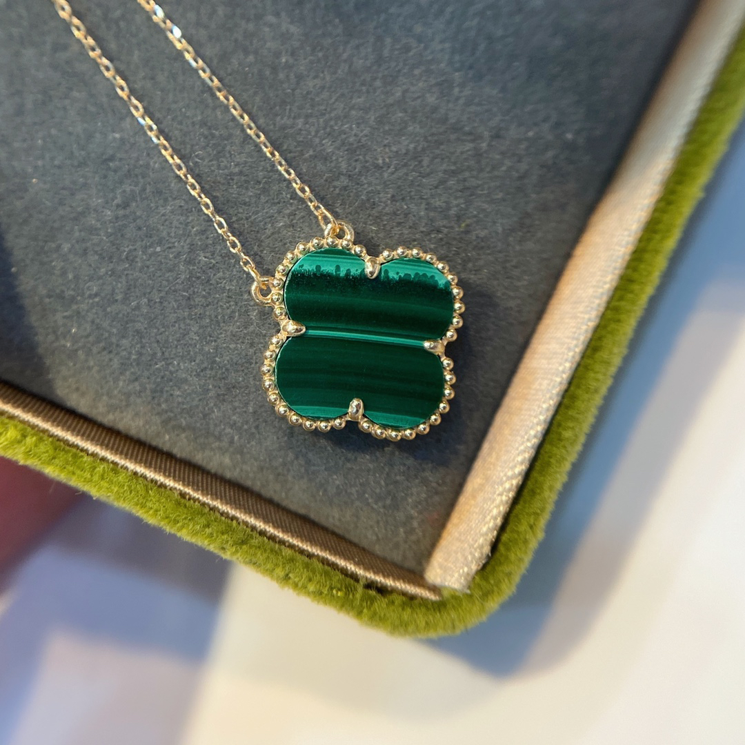 Van Cleef & Arpels necklace-120