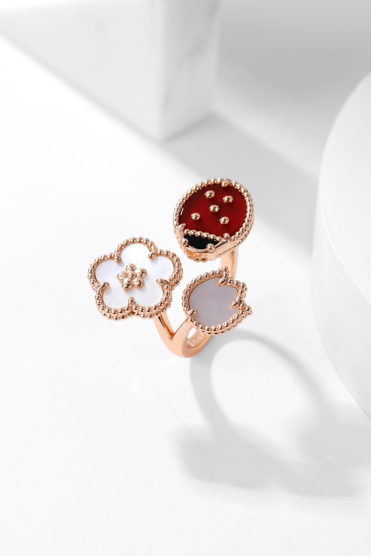 Van Cleef & Arpels ring-94