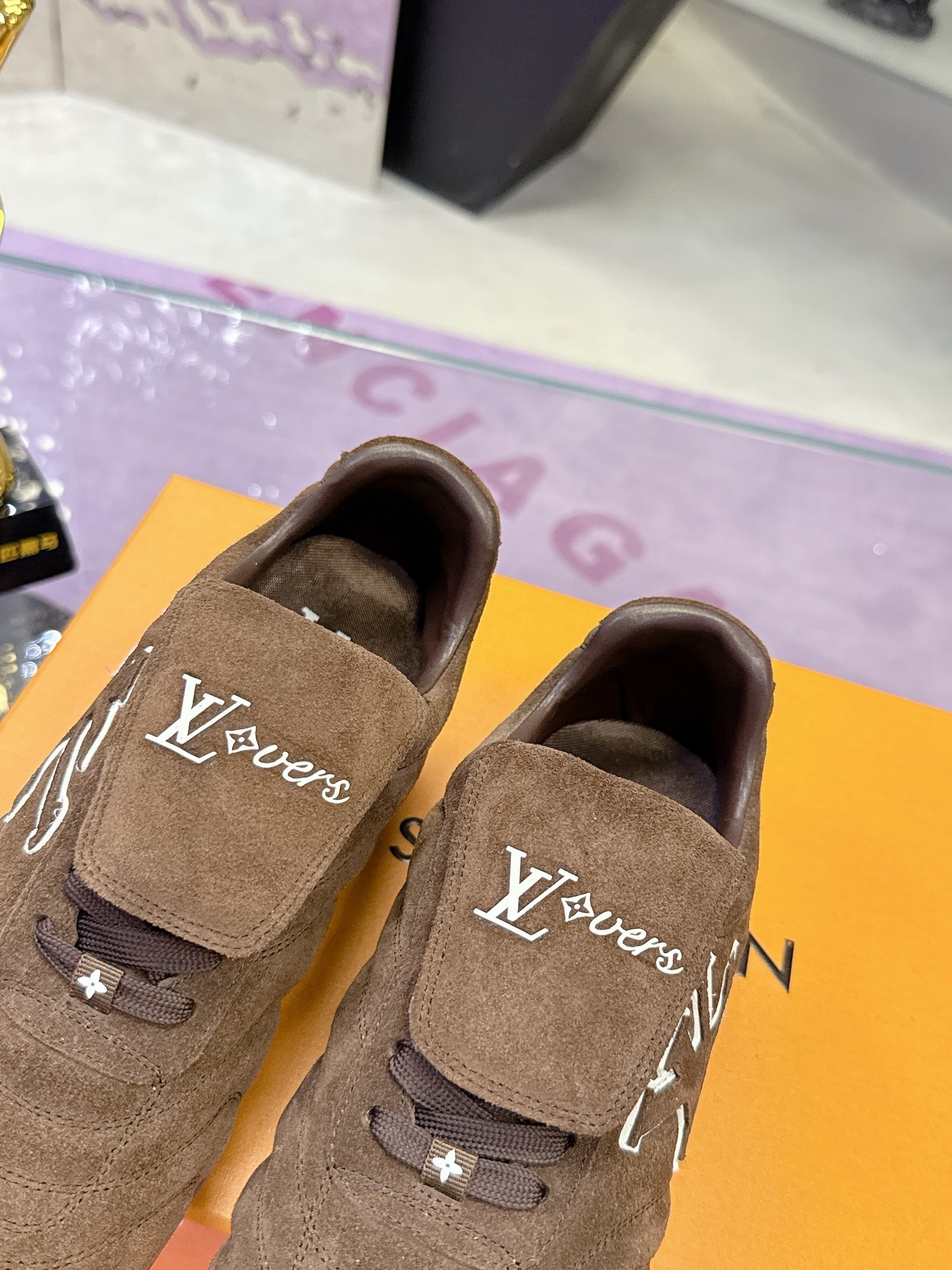 Lv Sneakers-110