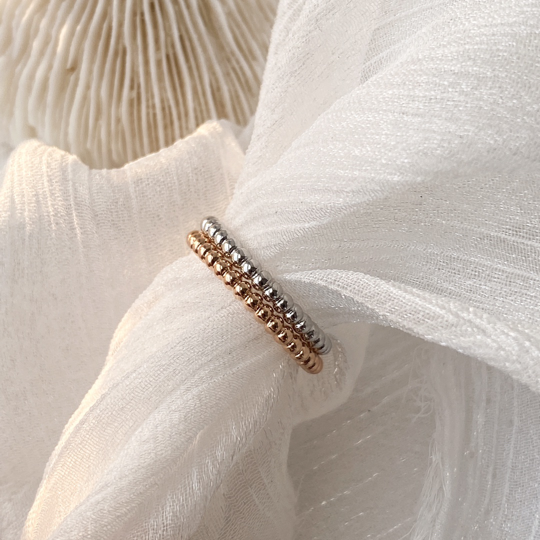 Van Cleef & Arpels ring-96