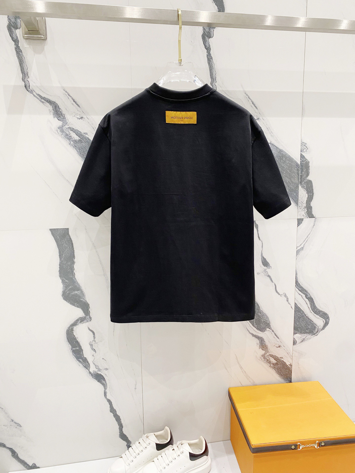 LV clothing-110