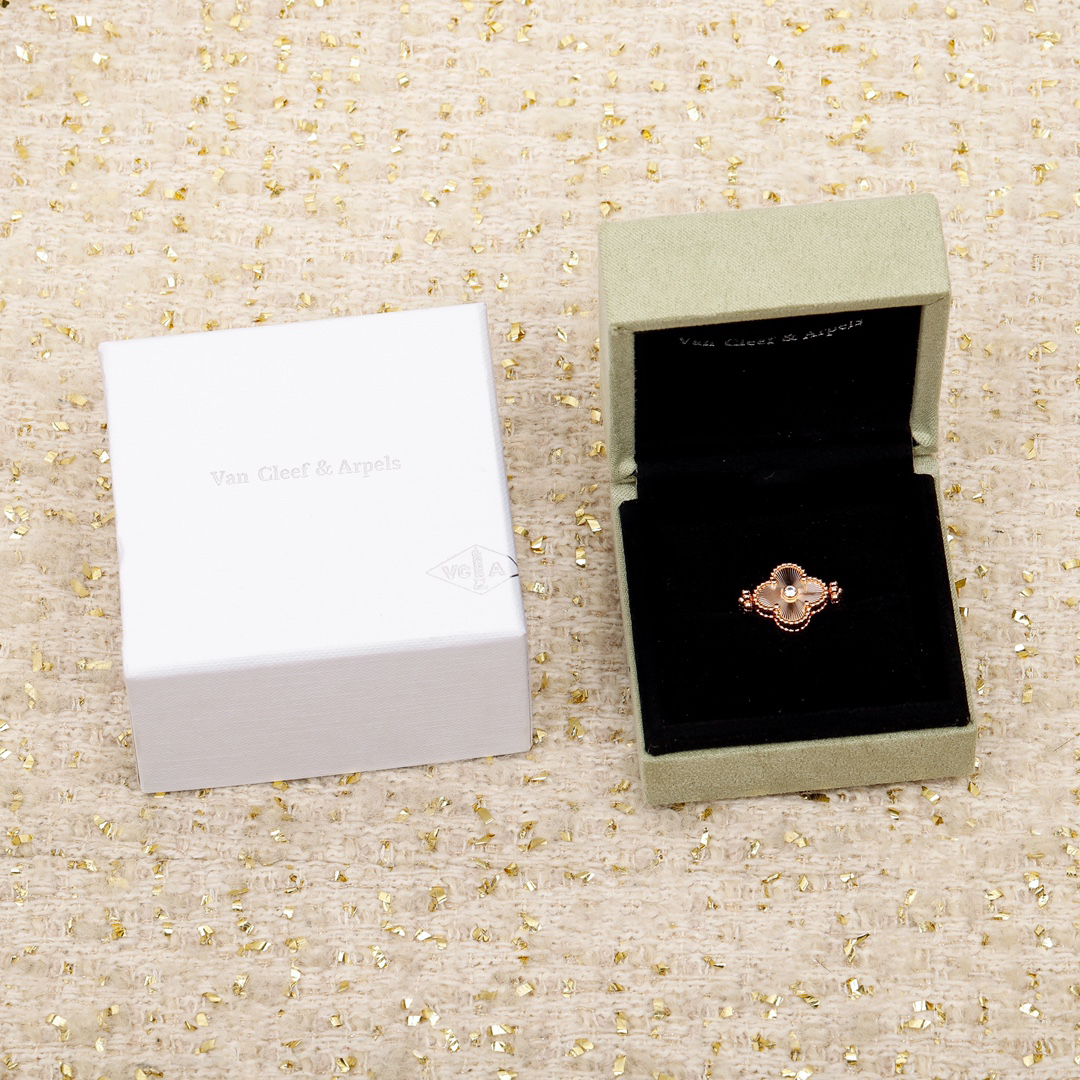 Van Cleef & Arpels ring-76