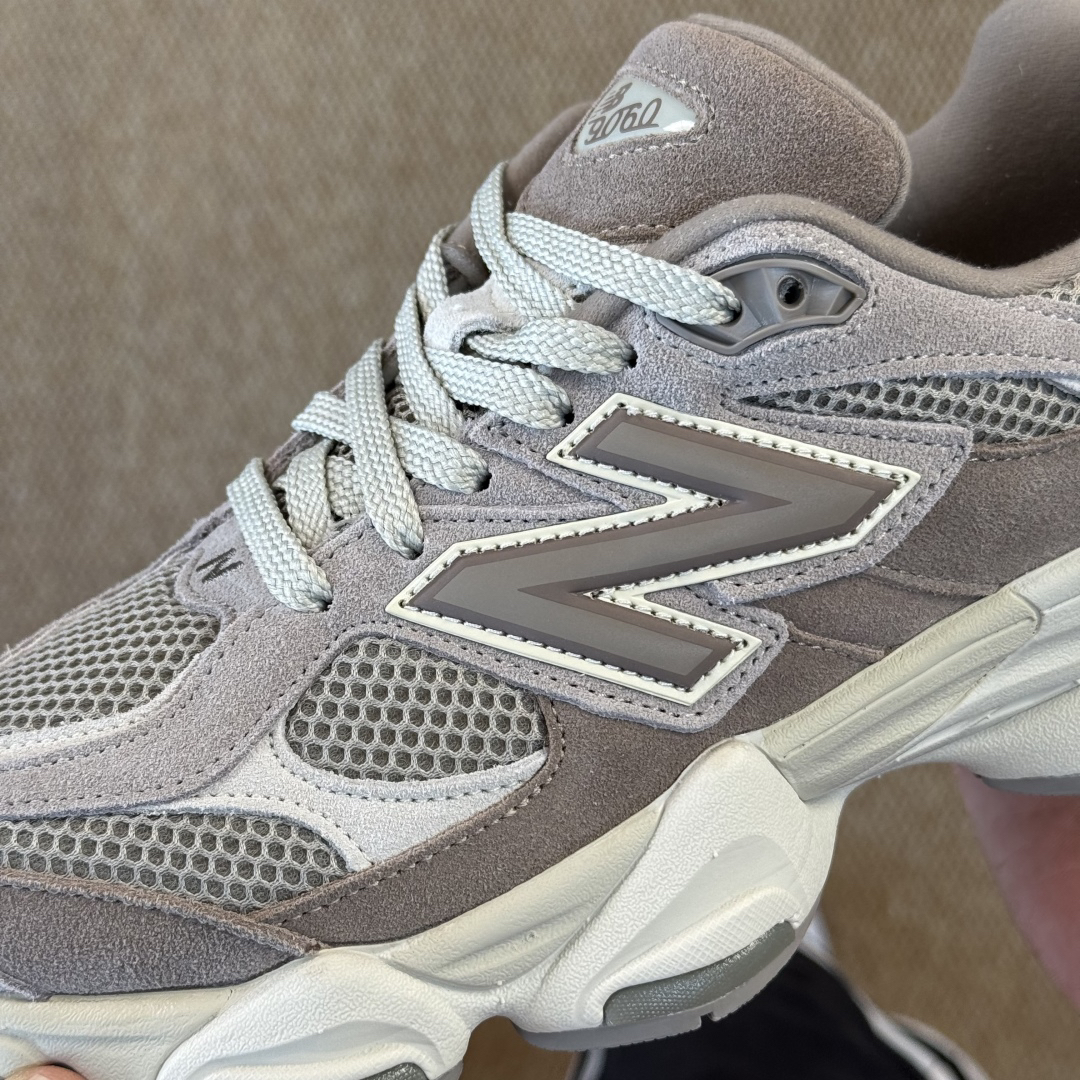 New Balance Sneakers-230