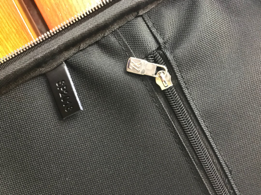 LV luggage-97