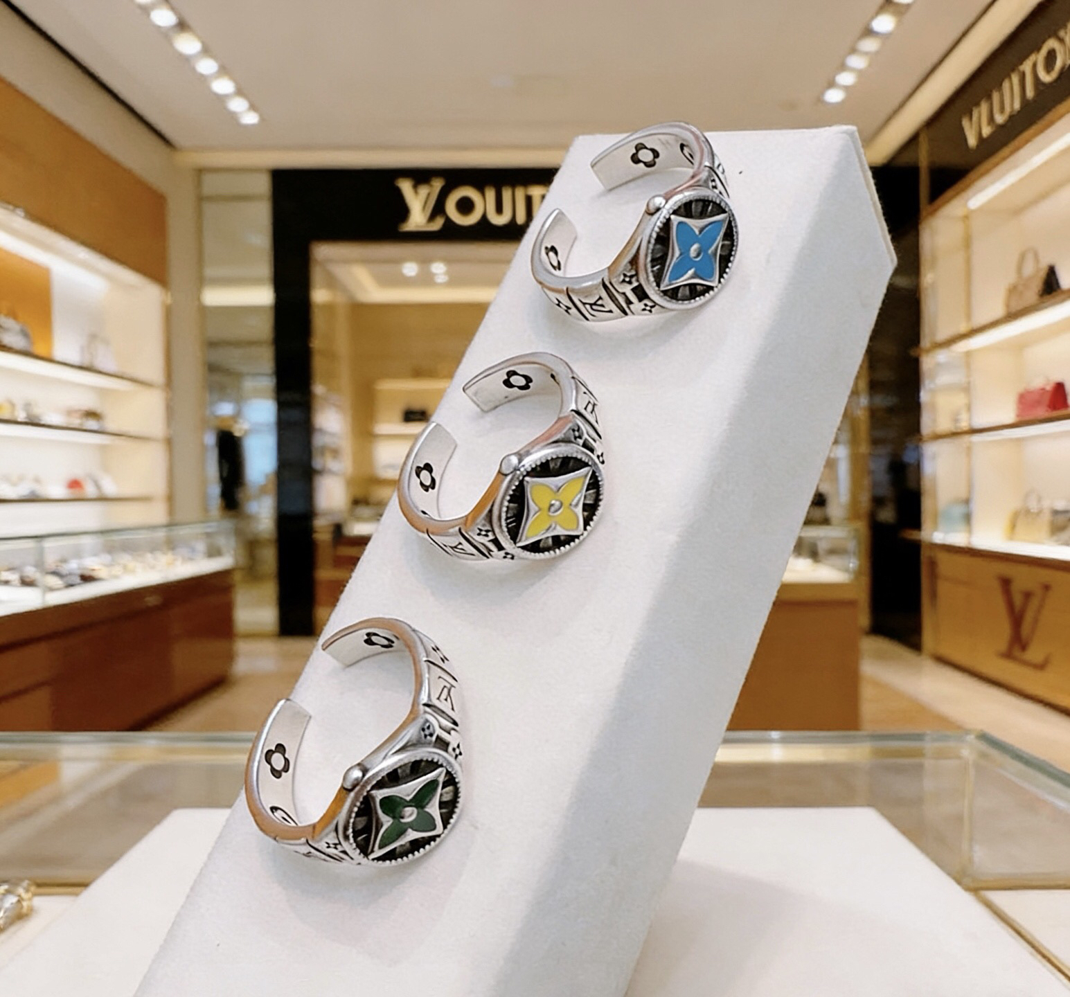 LV ring-10