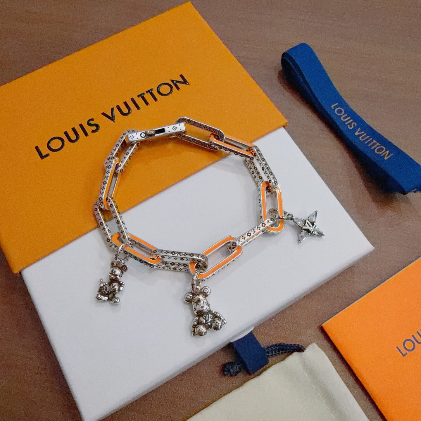 LV Bracelet-16
