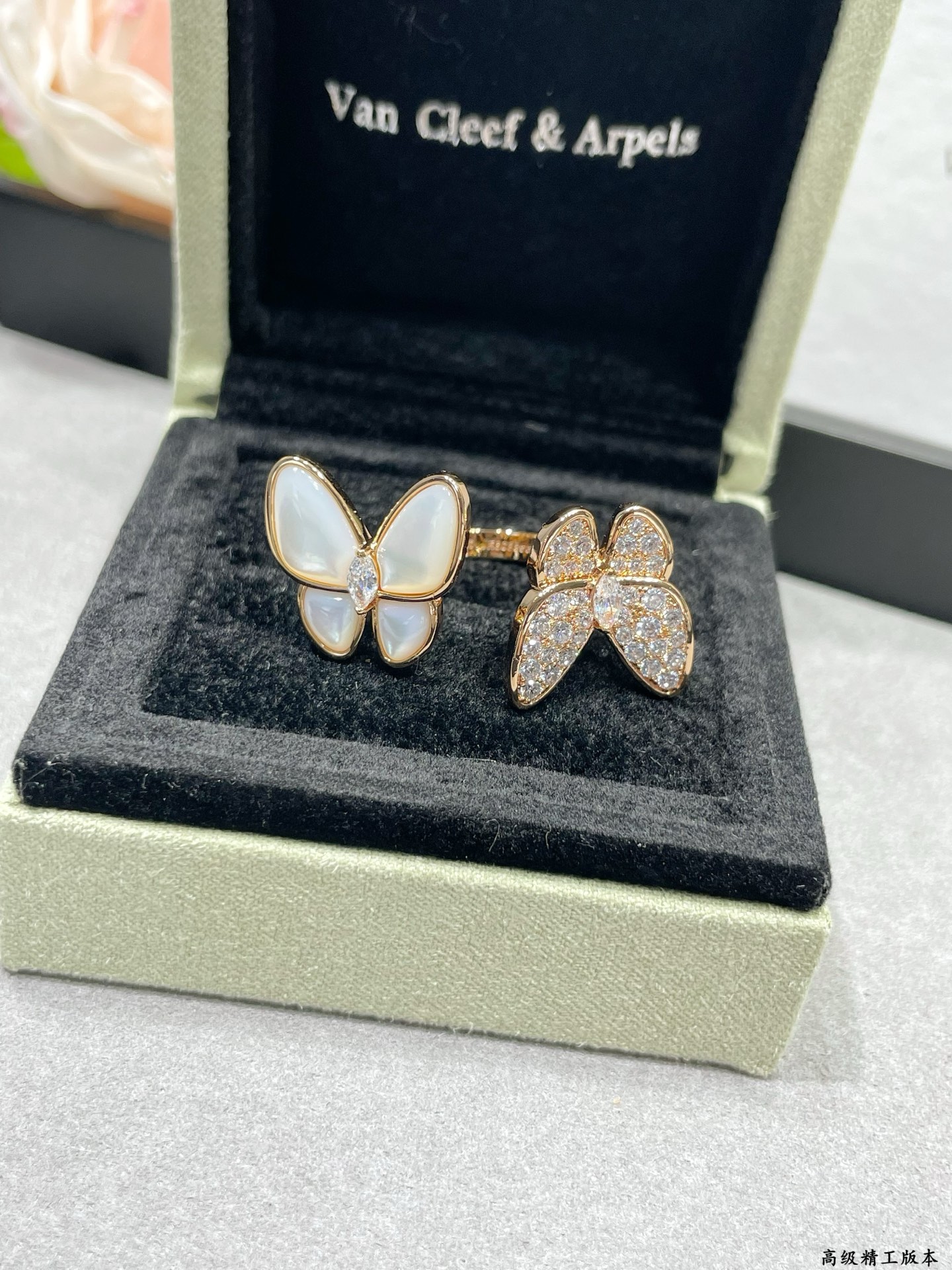 Van Cleef & Arpels ring-90