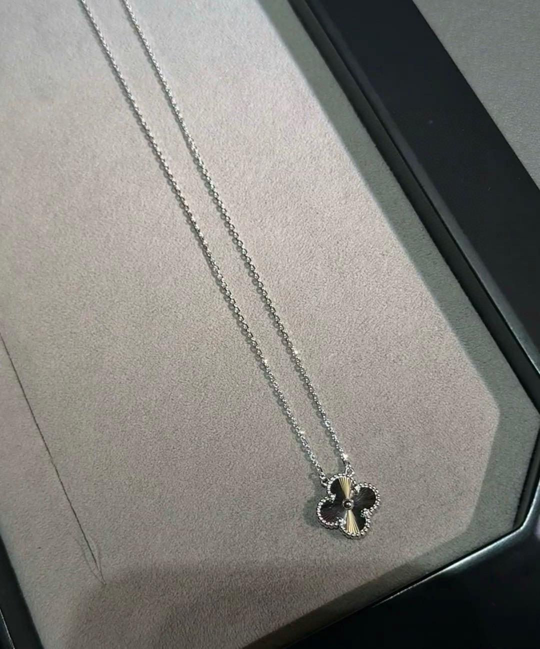 Van Cleef & Arpels necklace-58