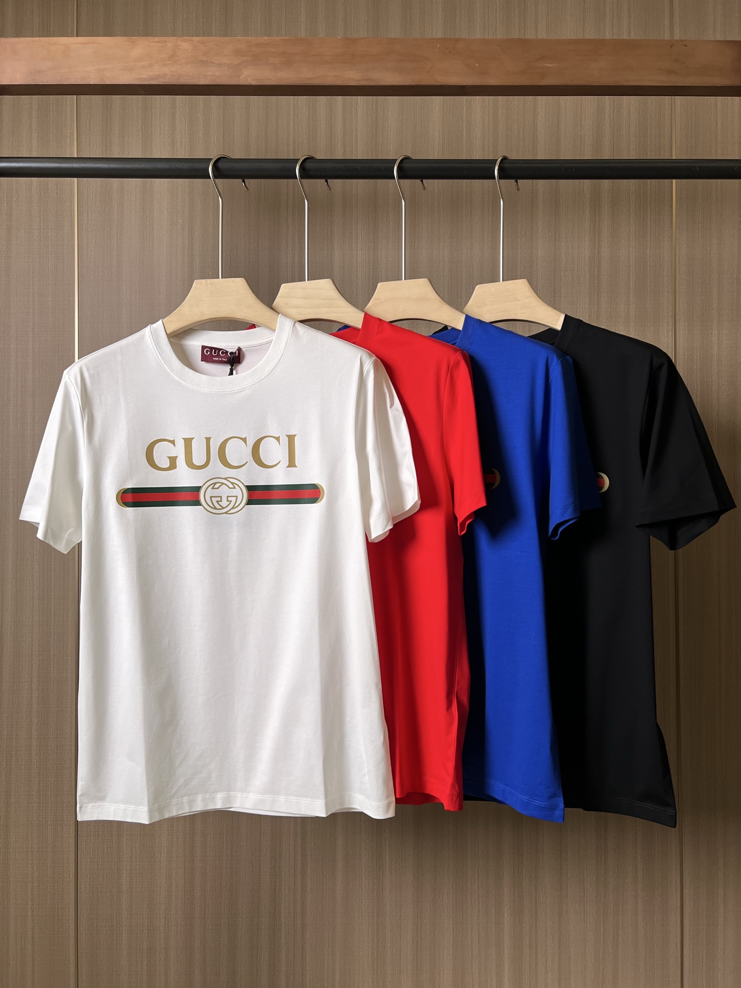 Gucci Clothing-211
