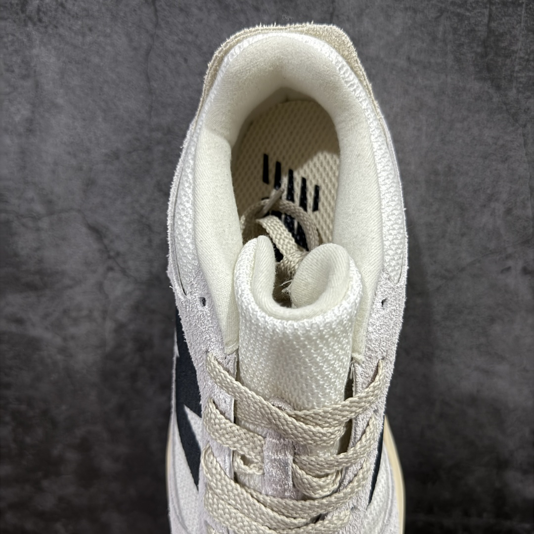 New Balance Sneakers-246