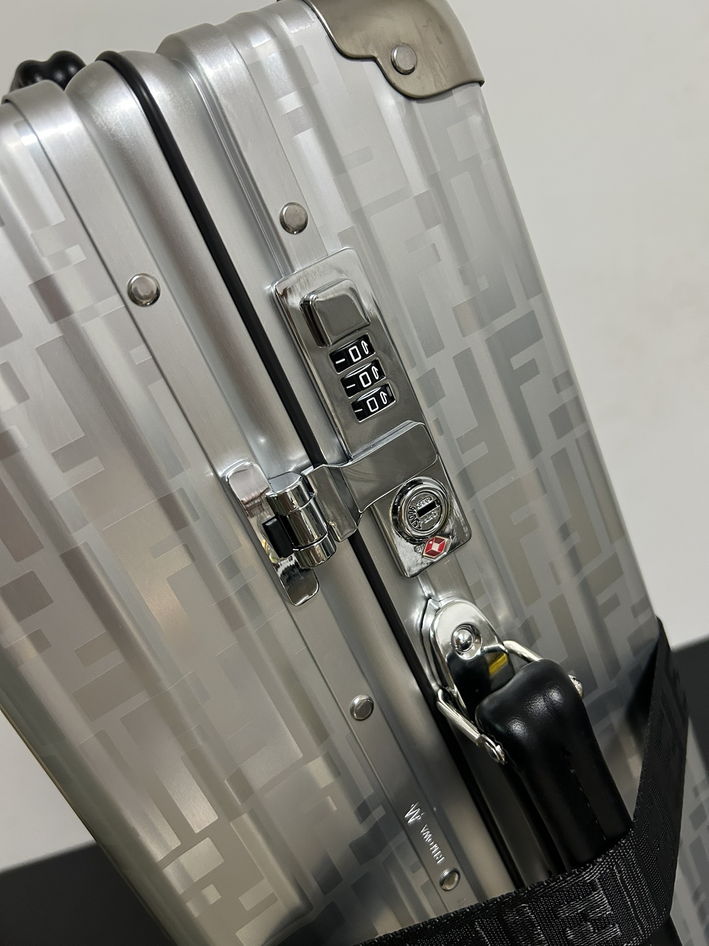 Fendi luggage-8