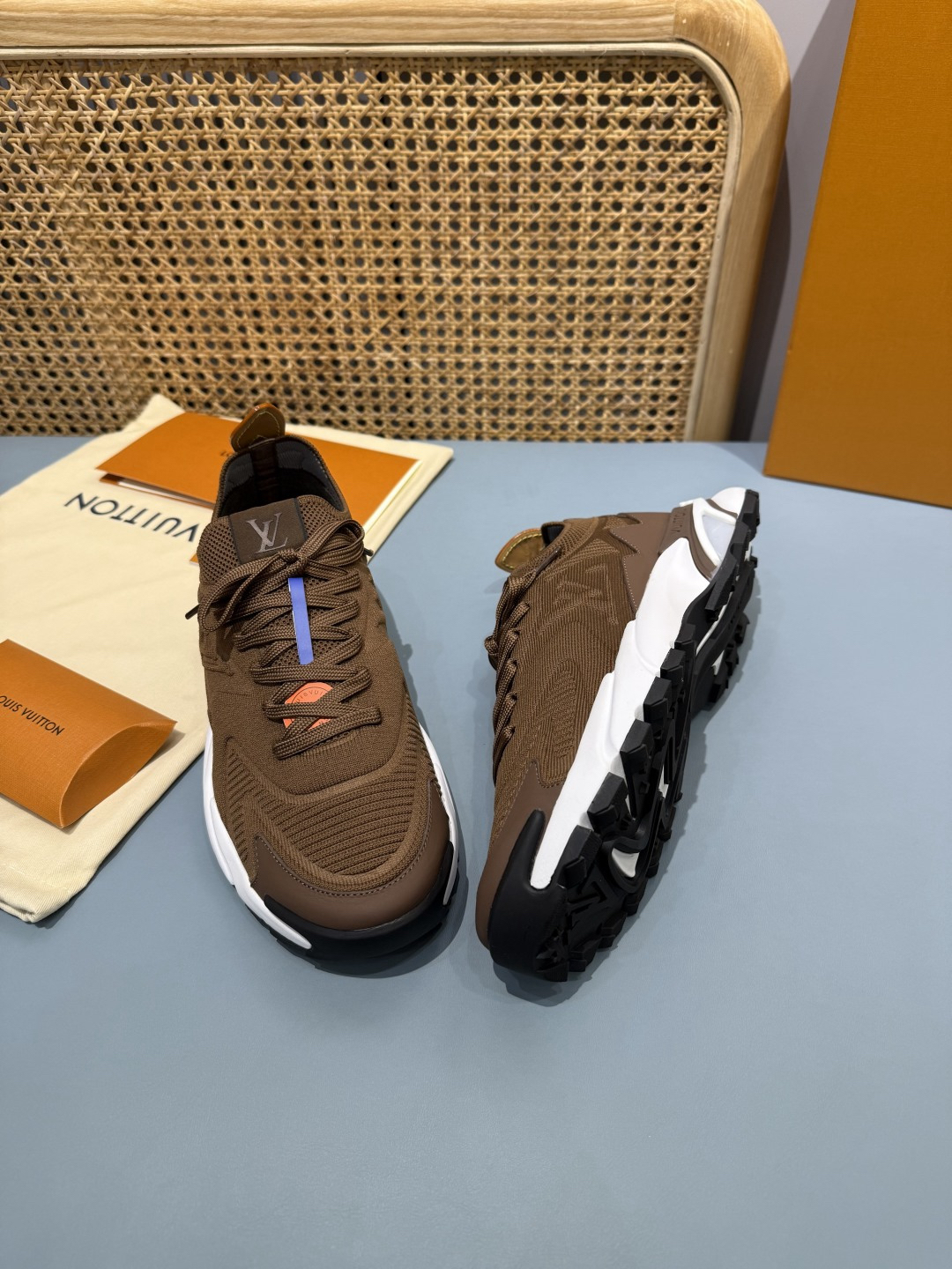 Lv Sneakers-169