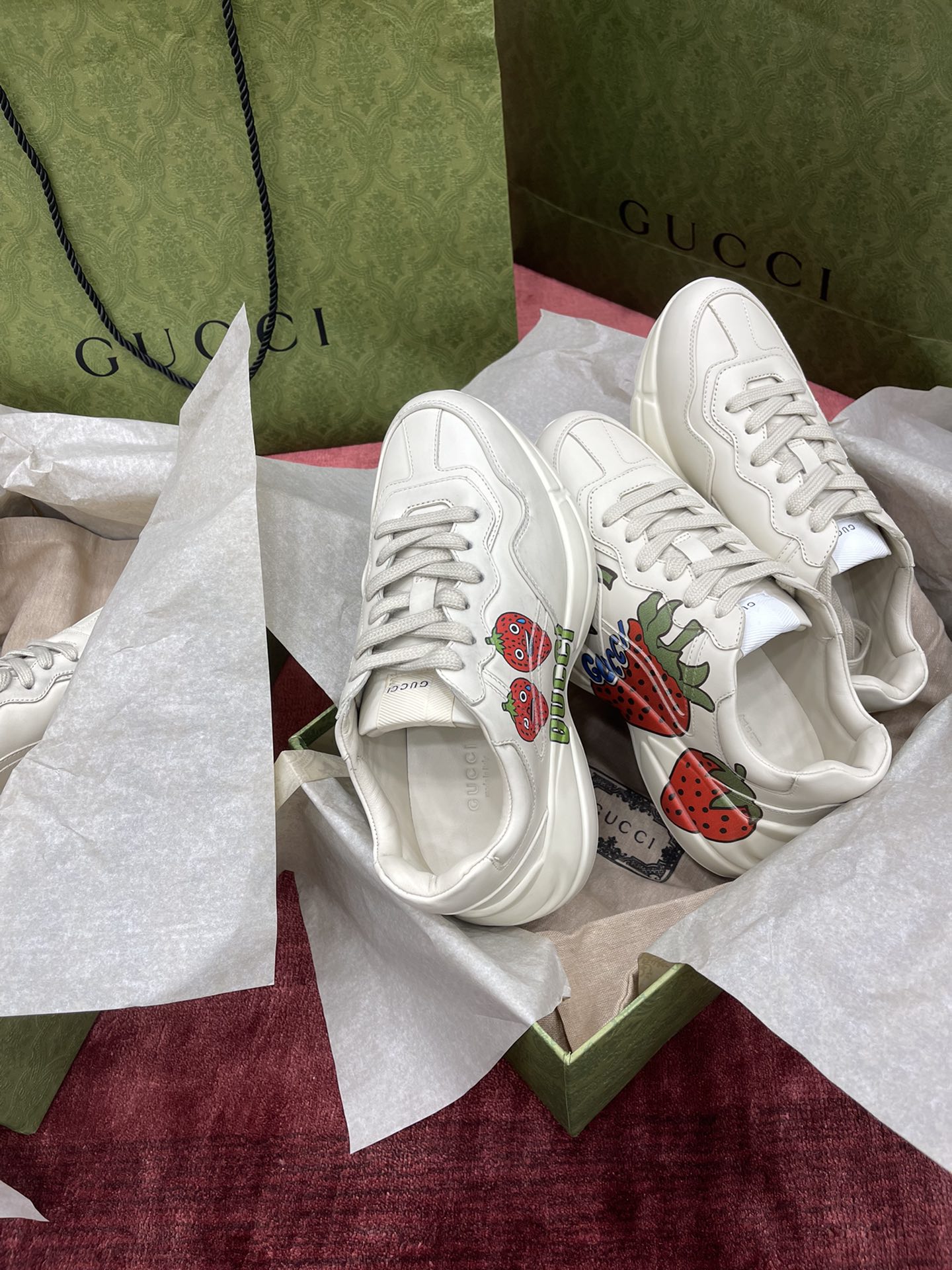 Gucci Sneakers-225