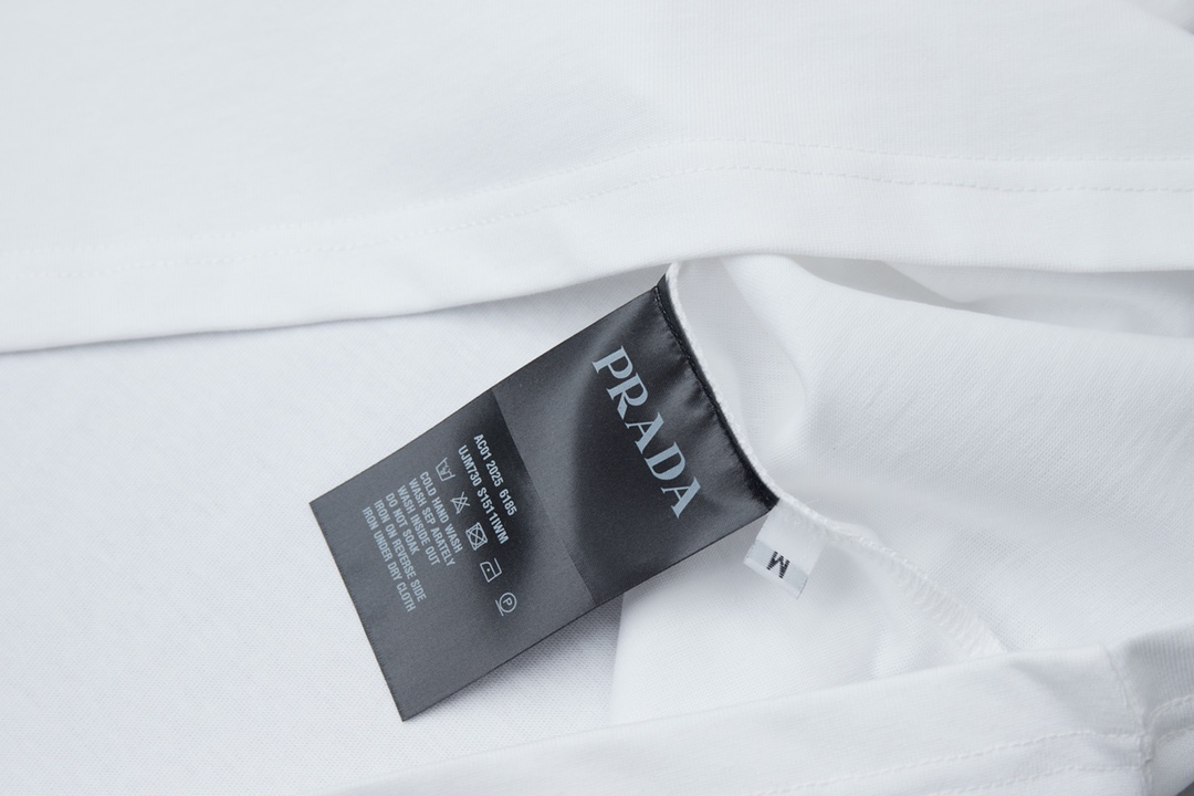 Prada clothing-300