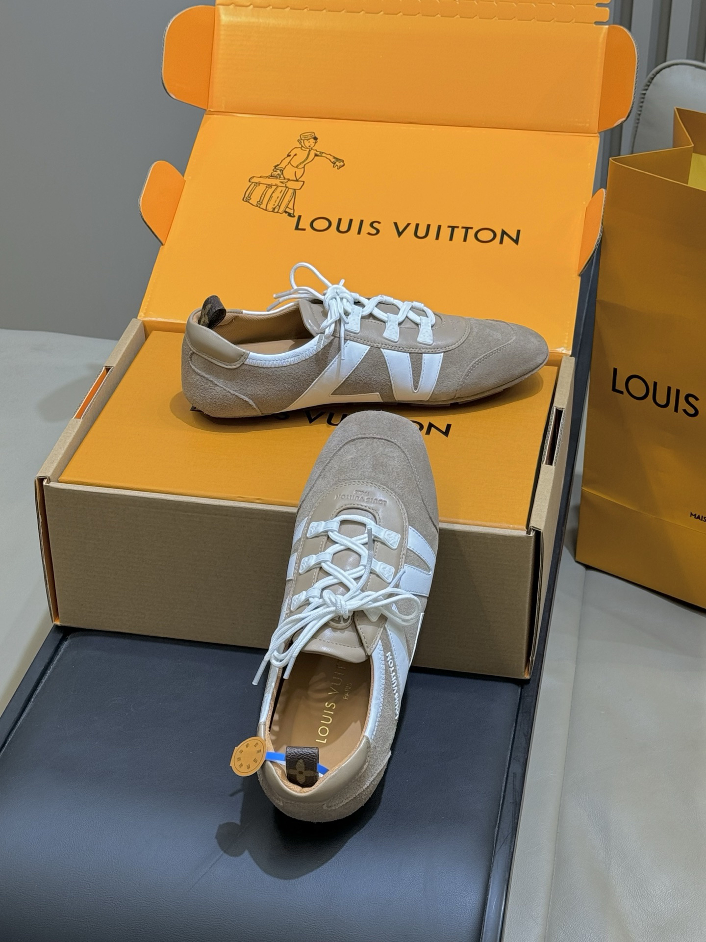 Lv Sneakers-229