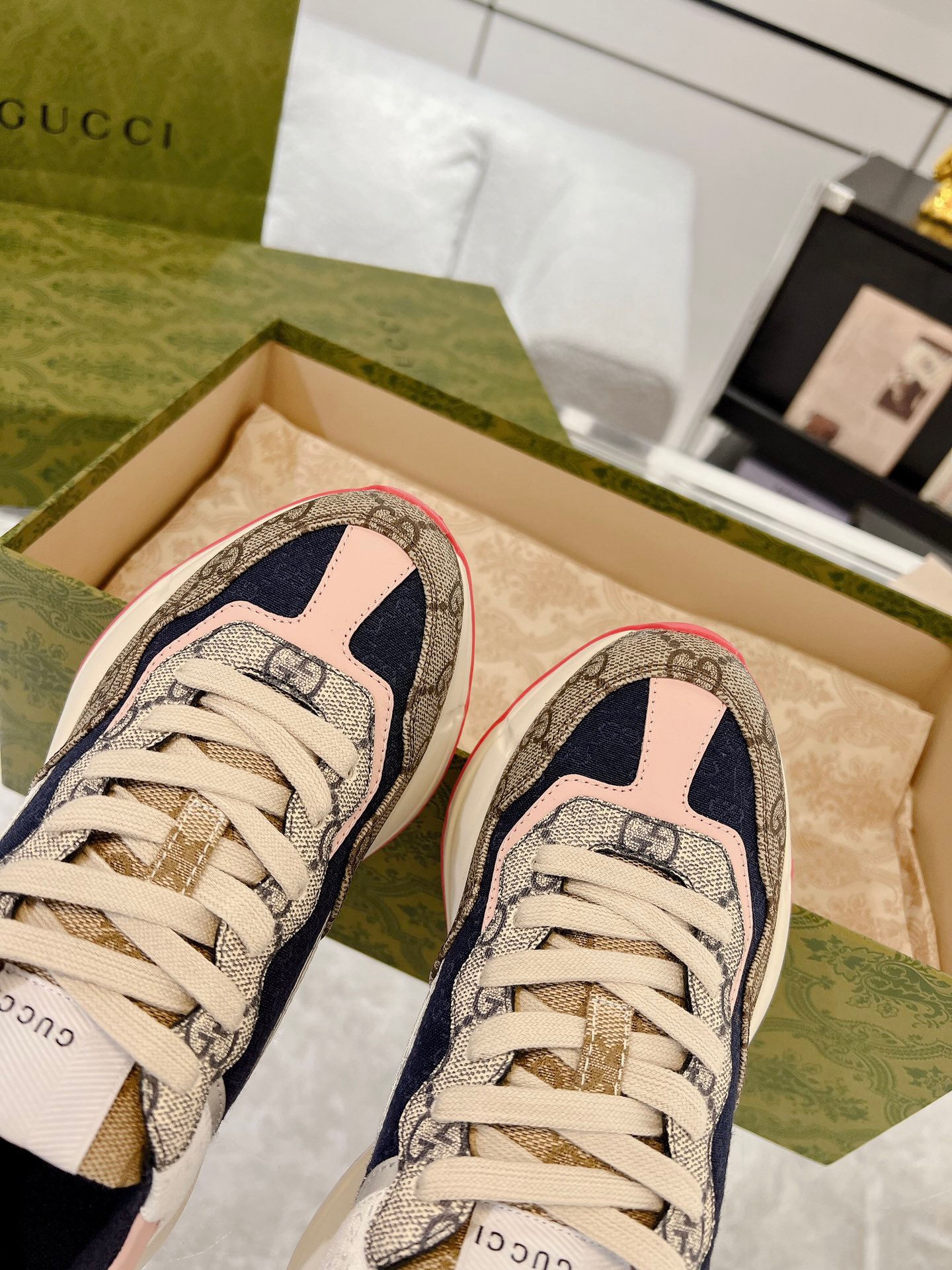 Gucci Sneakers-205