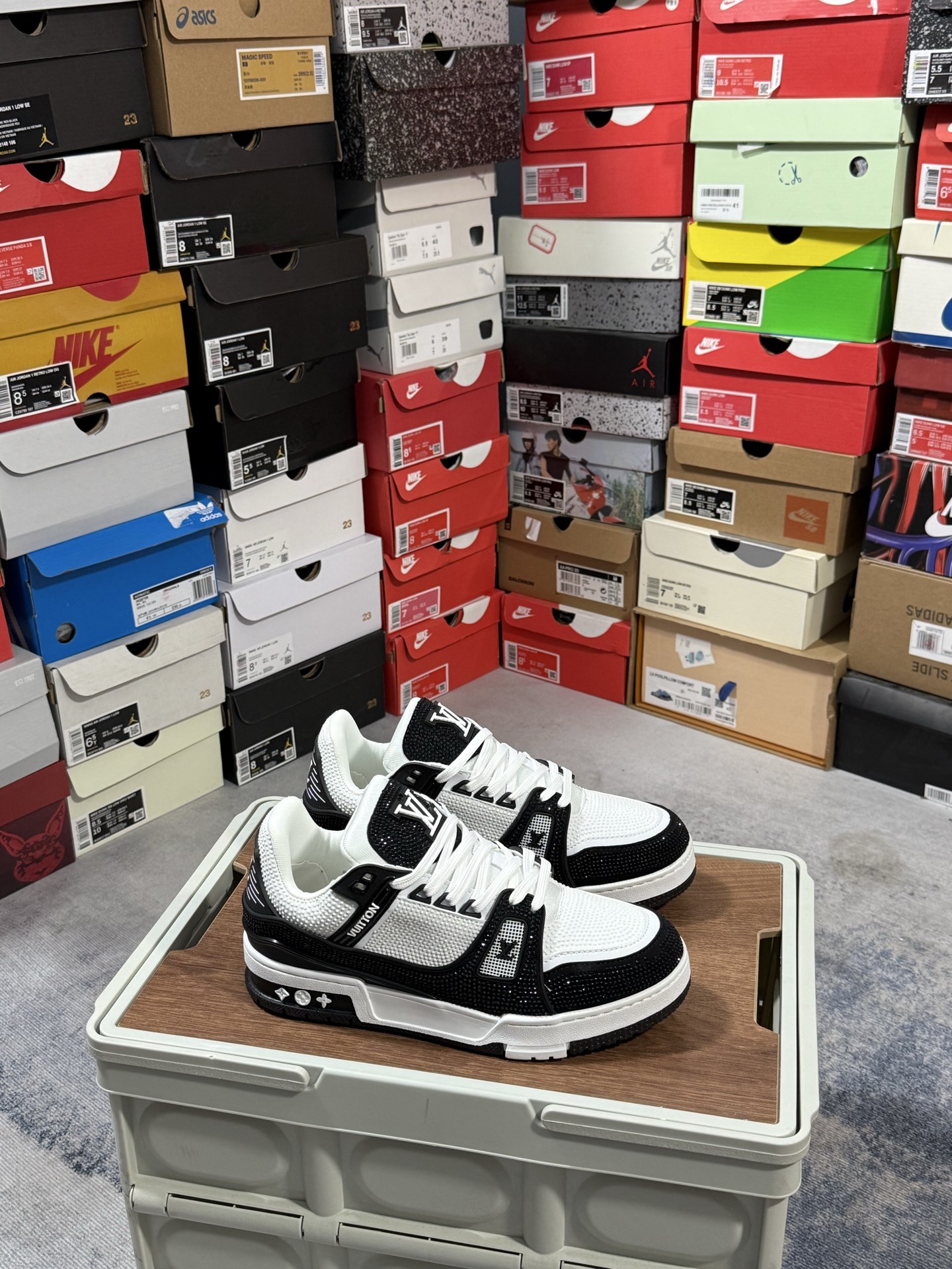 Lv Sneakers-115