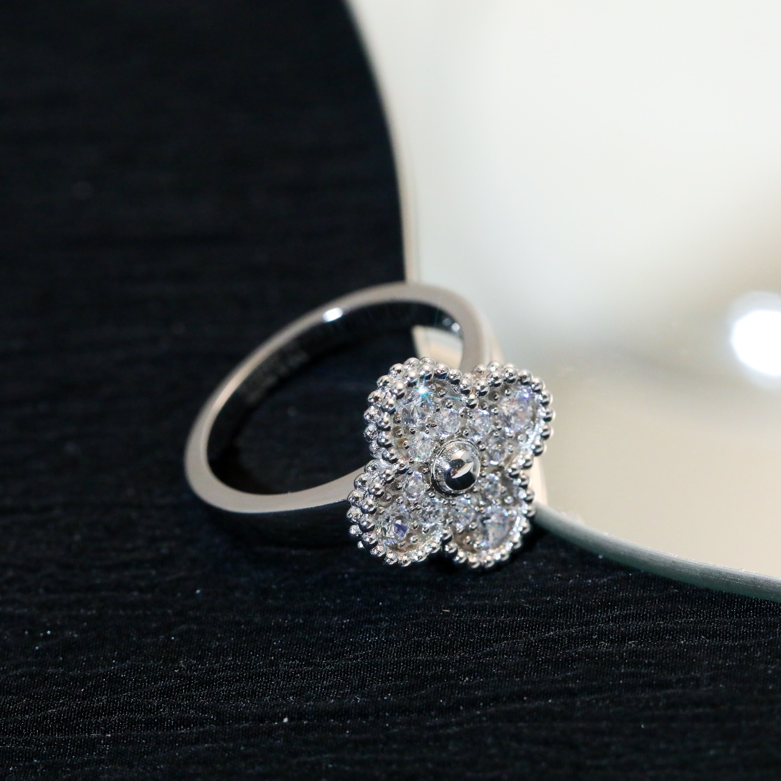 Van Cleef & Arpels ring-74