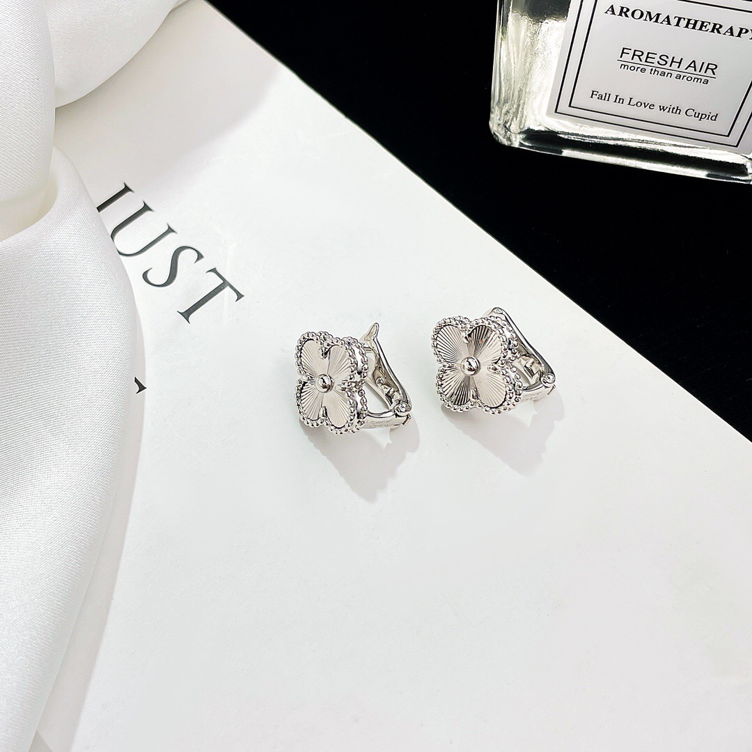 Van Cleef & Arpels earring-114
