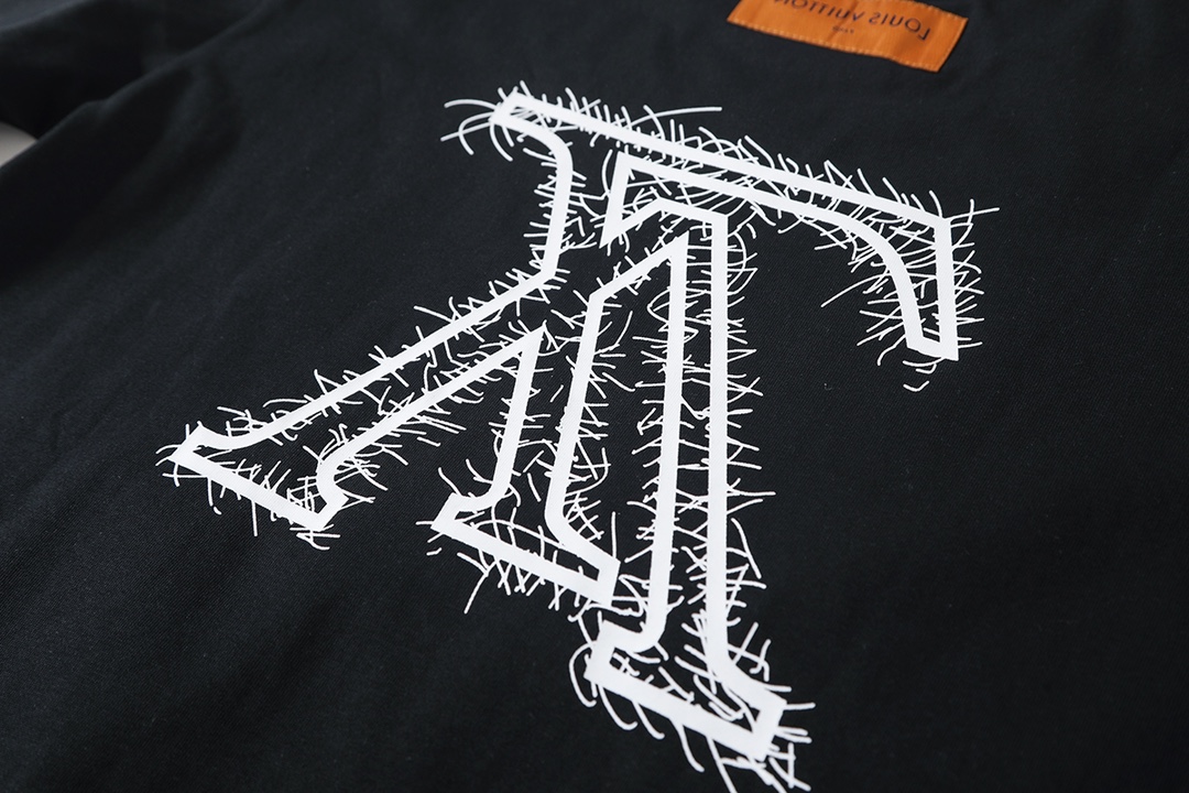 LV clothing-4