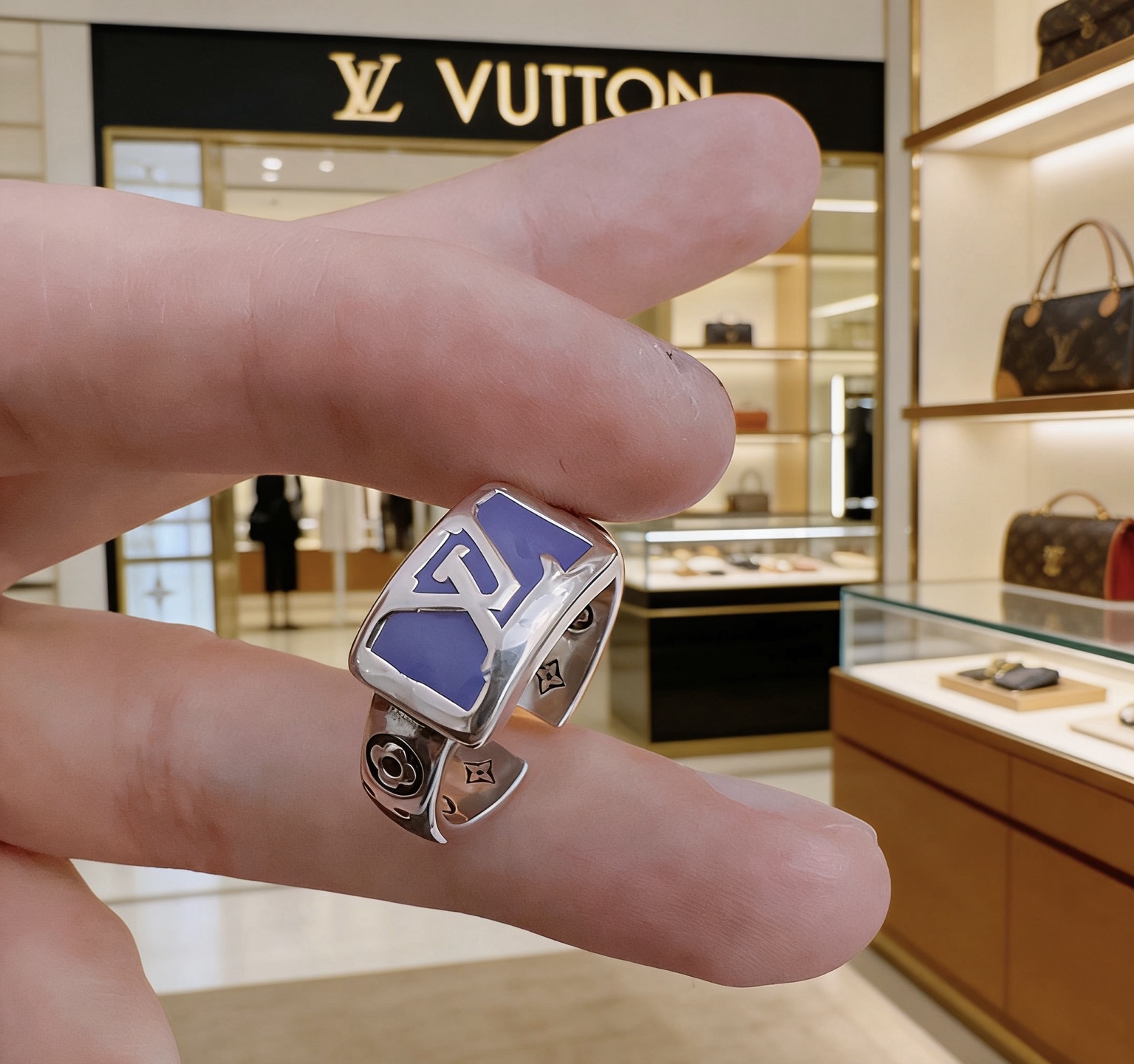 LV ring-51