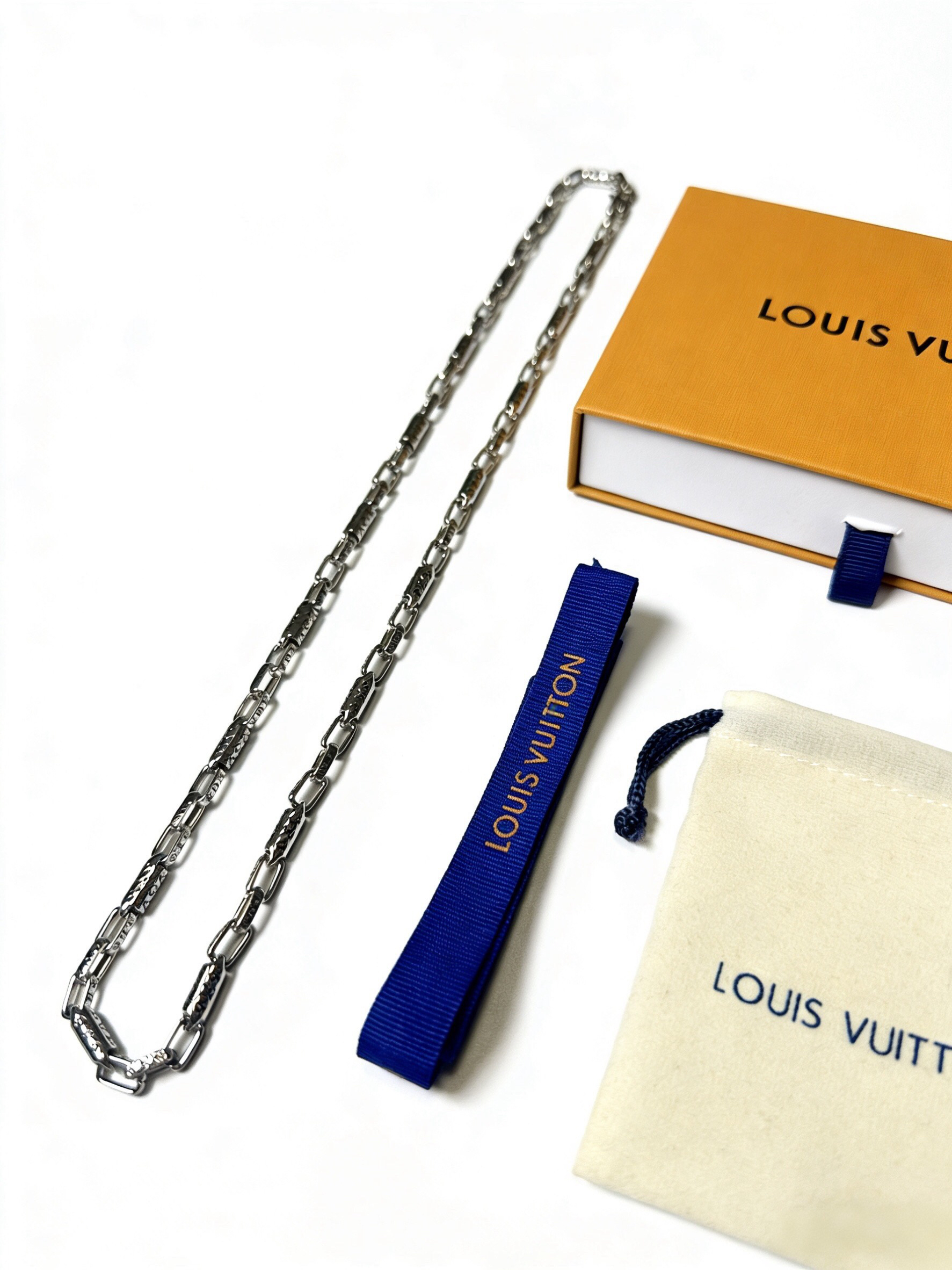 LV necklace-17