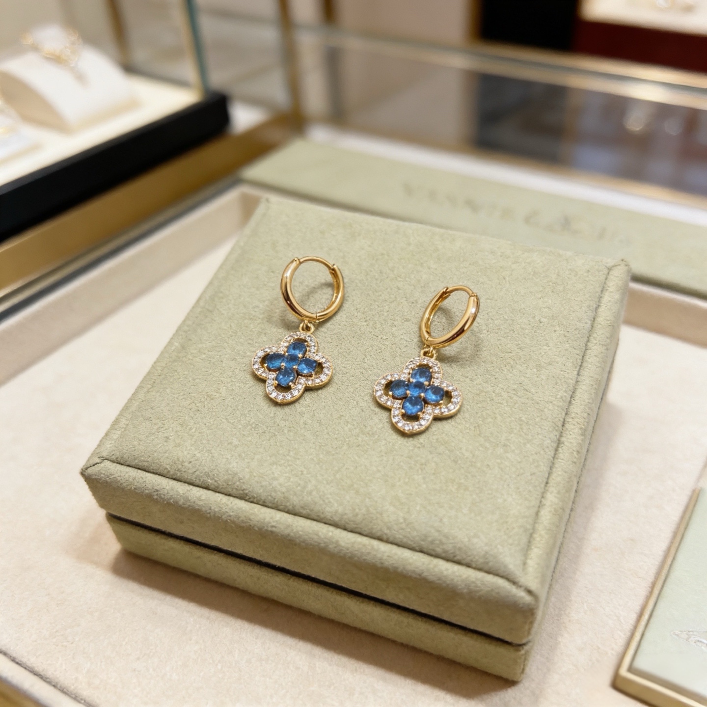 Van Cleef & Arpels earring-73
