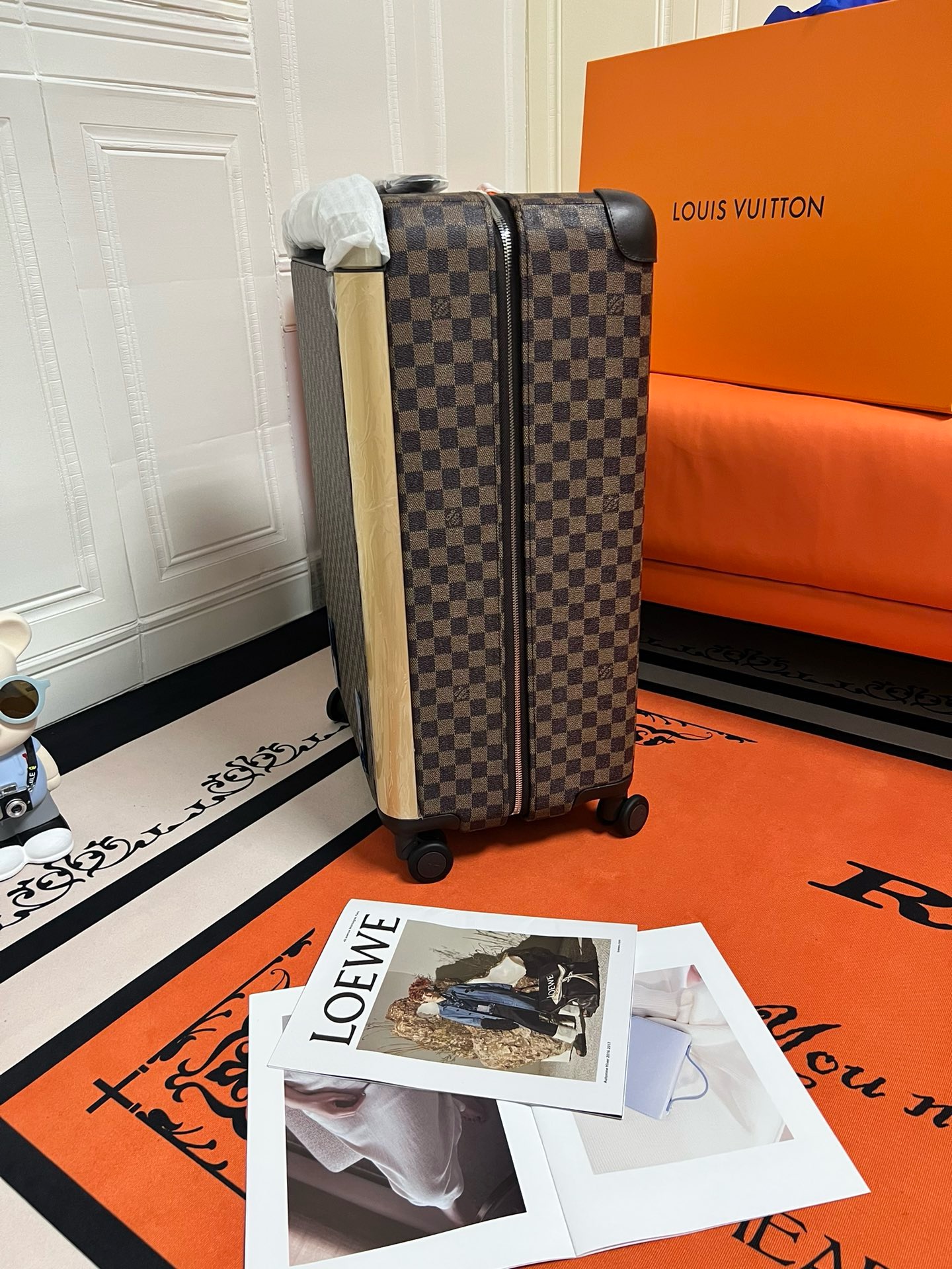 LV luggage-9