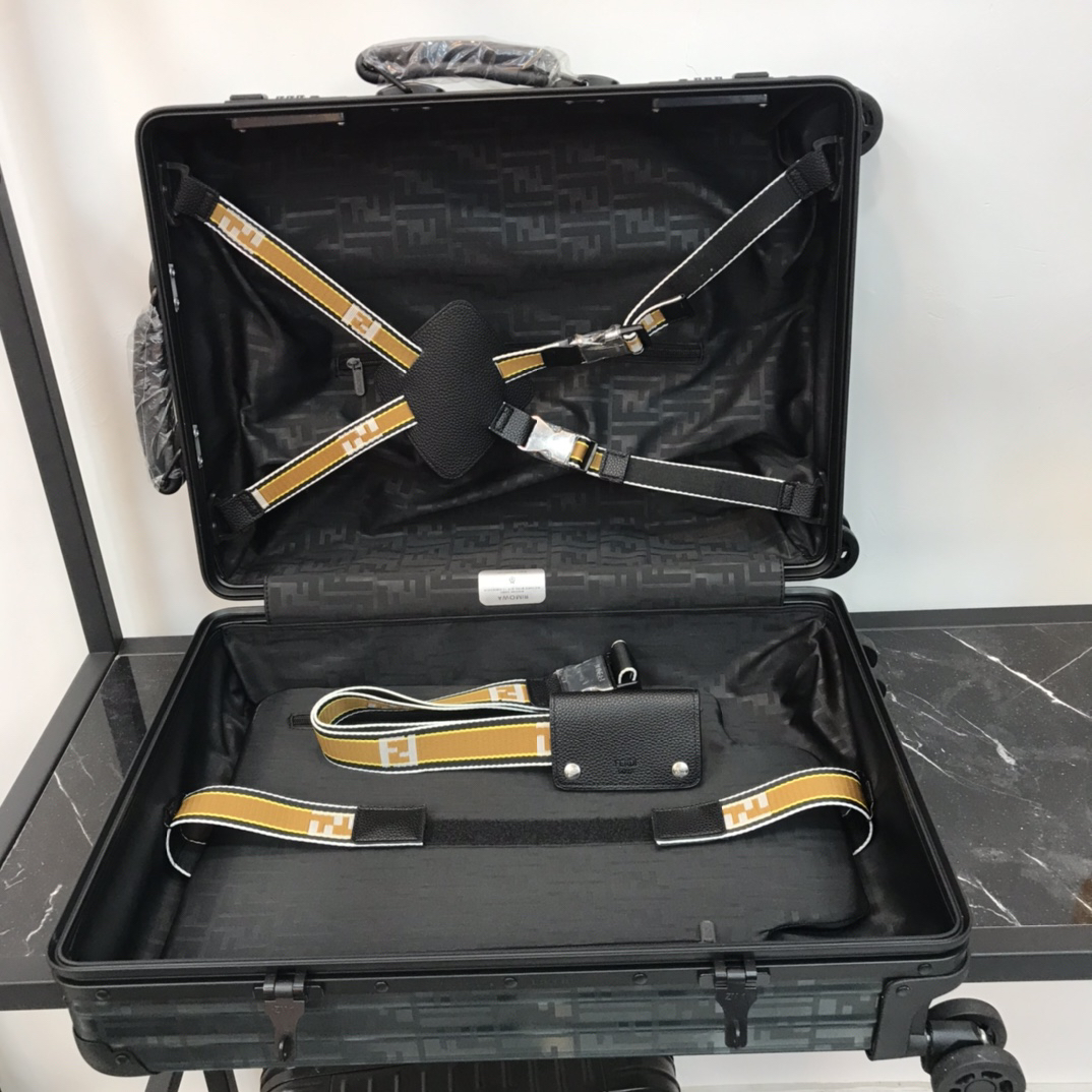 Fendi luggage-19
