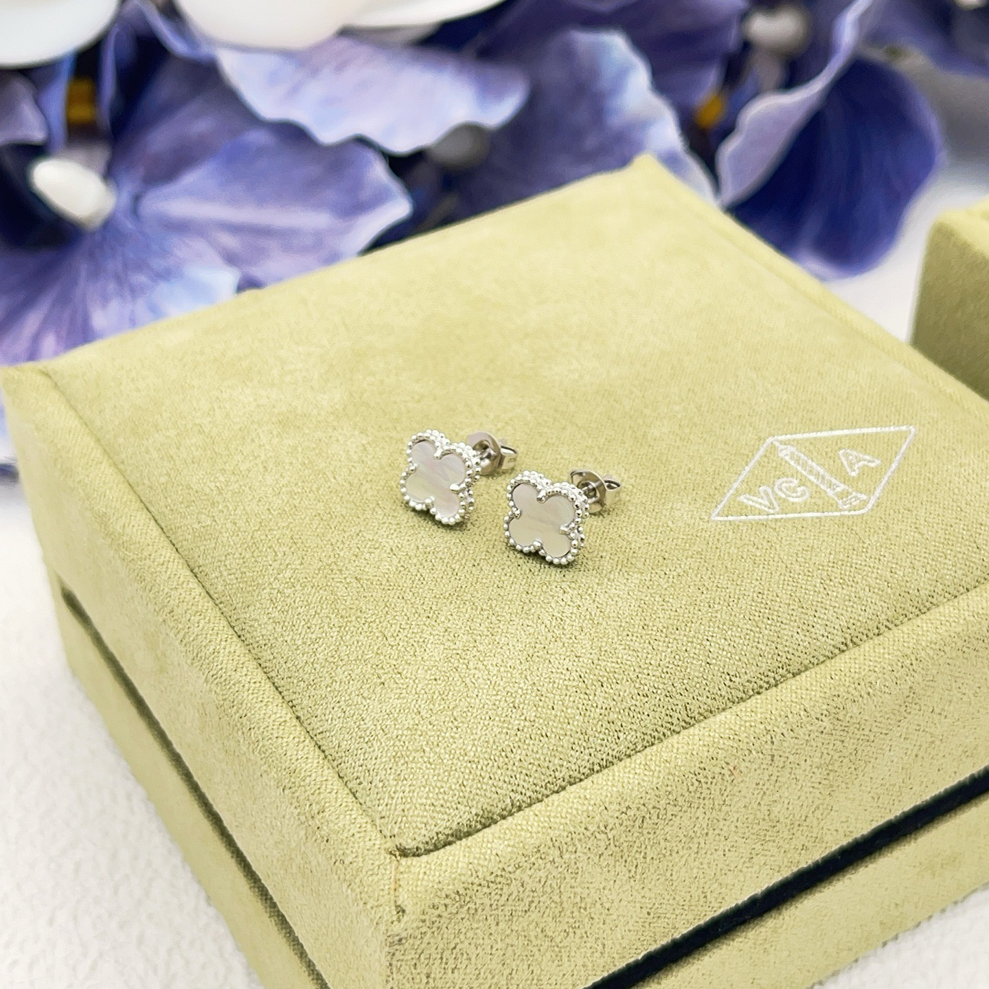 Van Cleef & Arpels earring-109