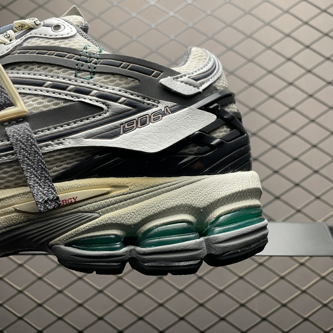 New Balance Sneakers-87