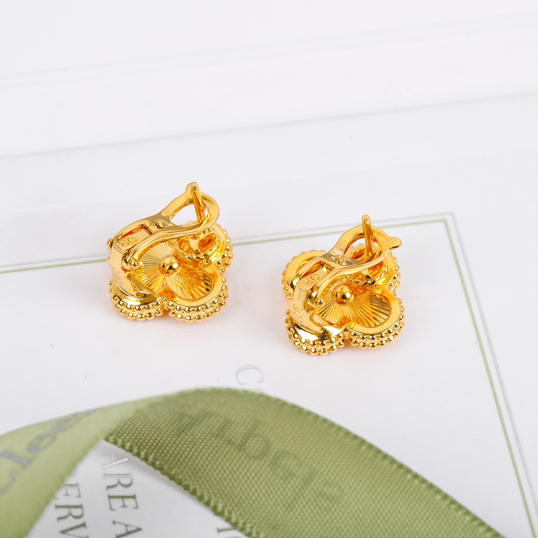 Van Cleef & Arpels earring-38