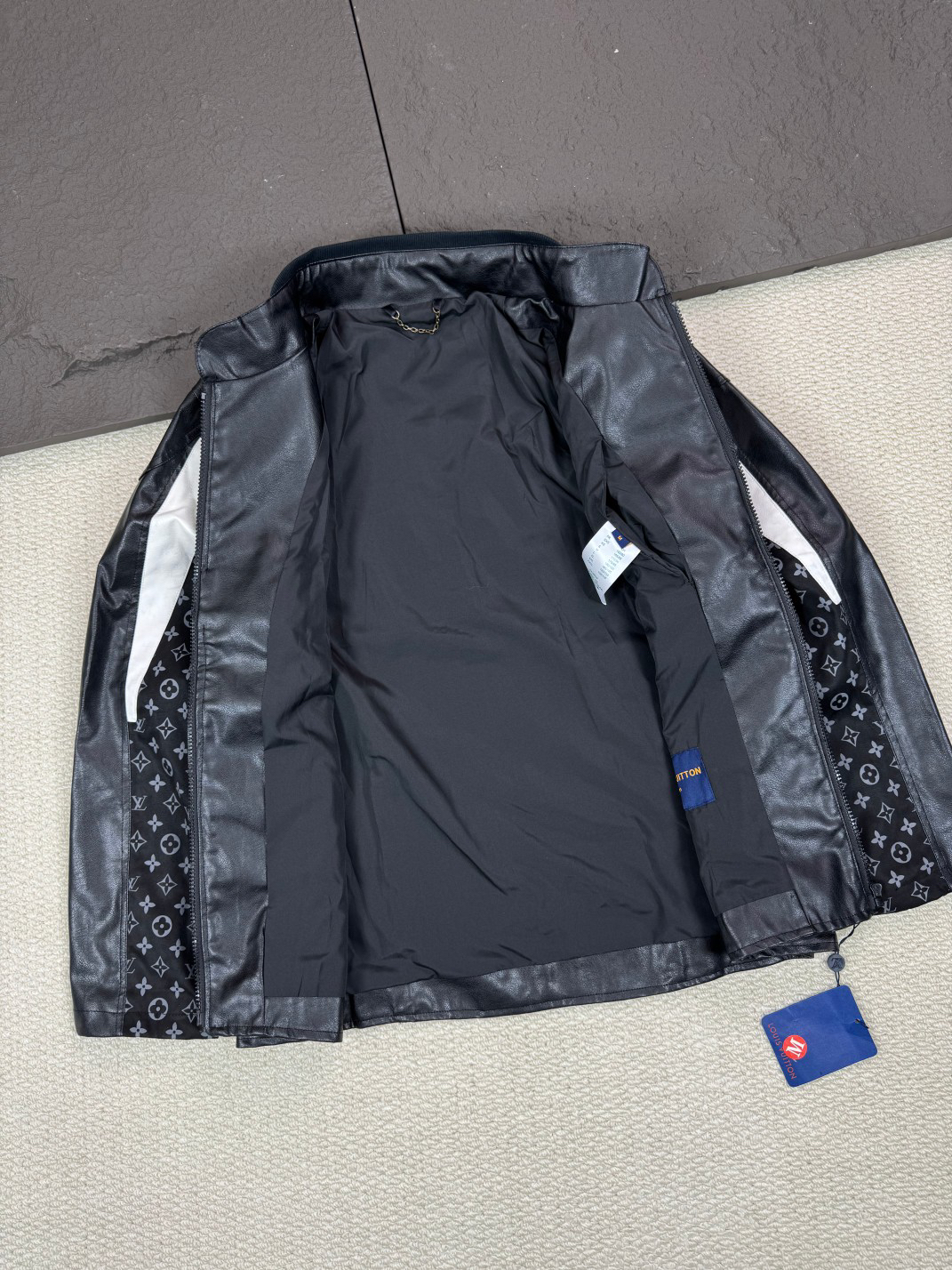 LV Clothing-342