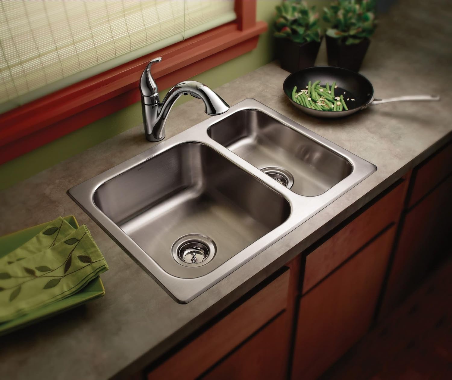 Moen 7545C Camerist One-Handle Pullout Kitchen Faucet Featuring Power Clean and Reflex, Chrome
