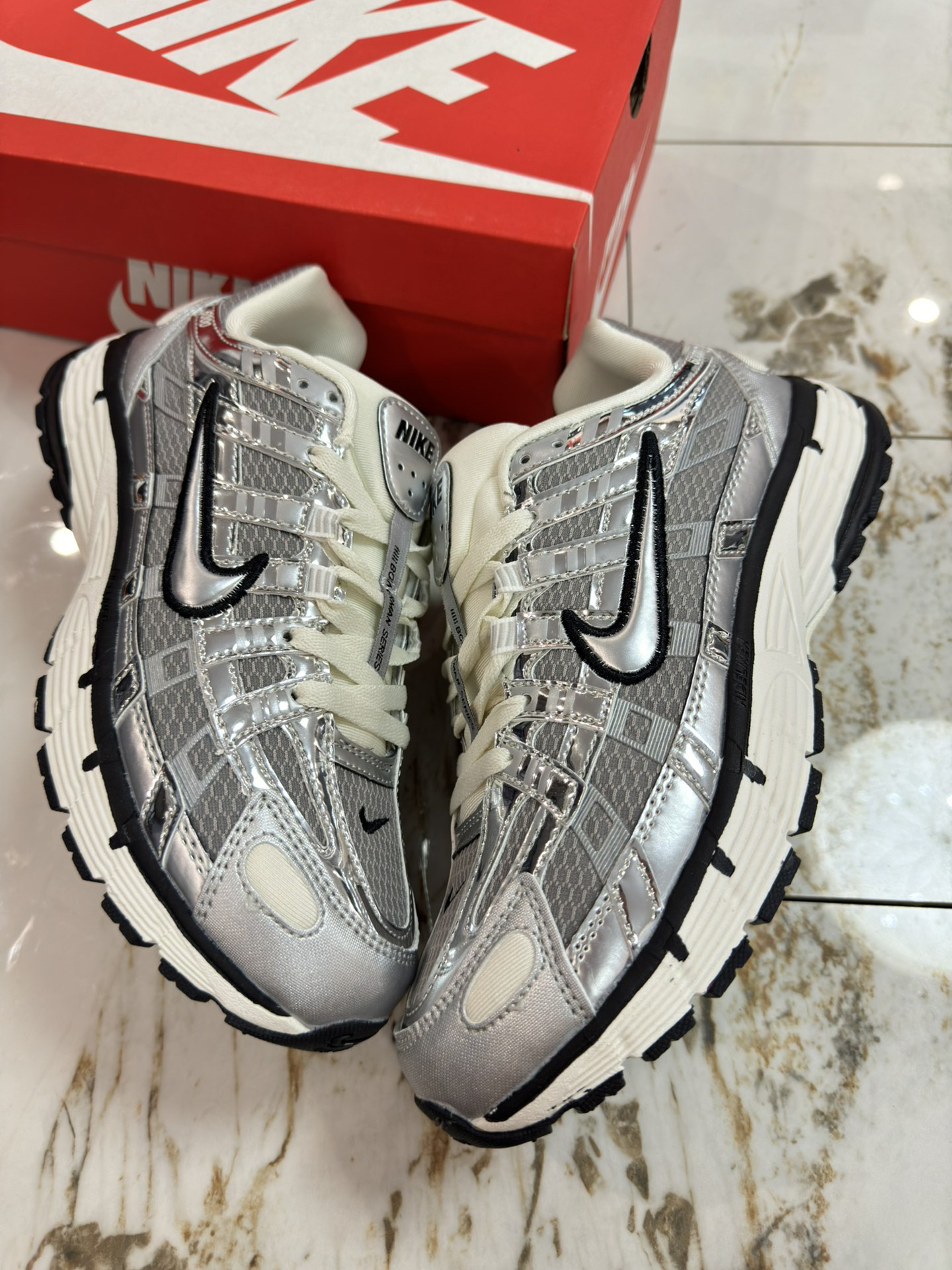 Nike Sneakers-240