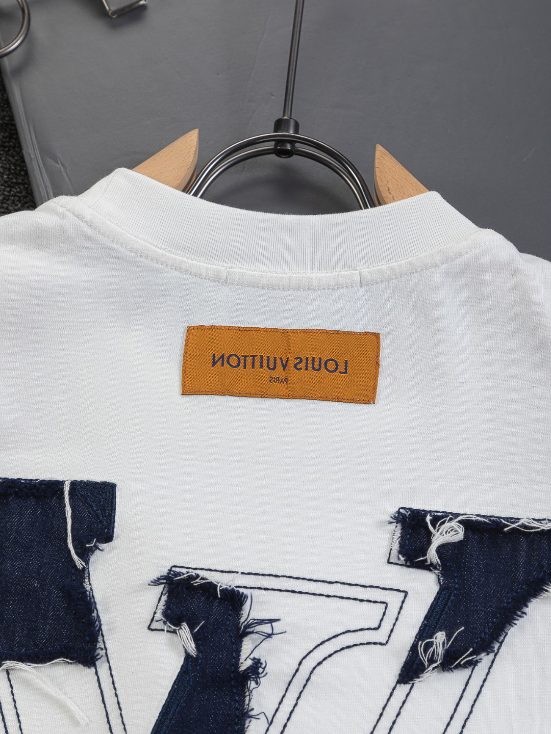 LV clothing-239