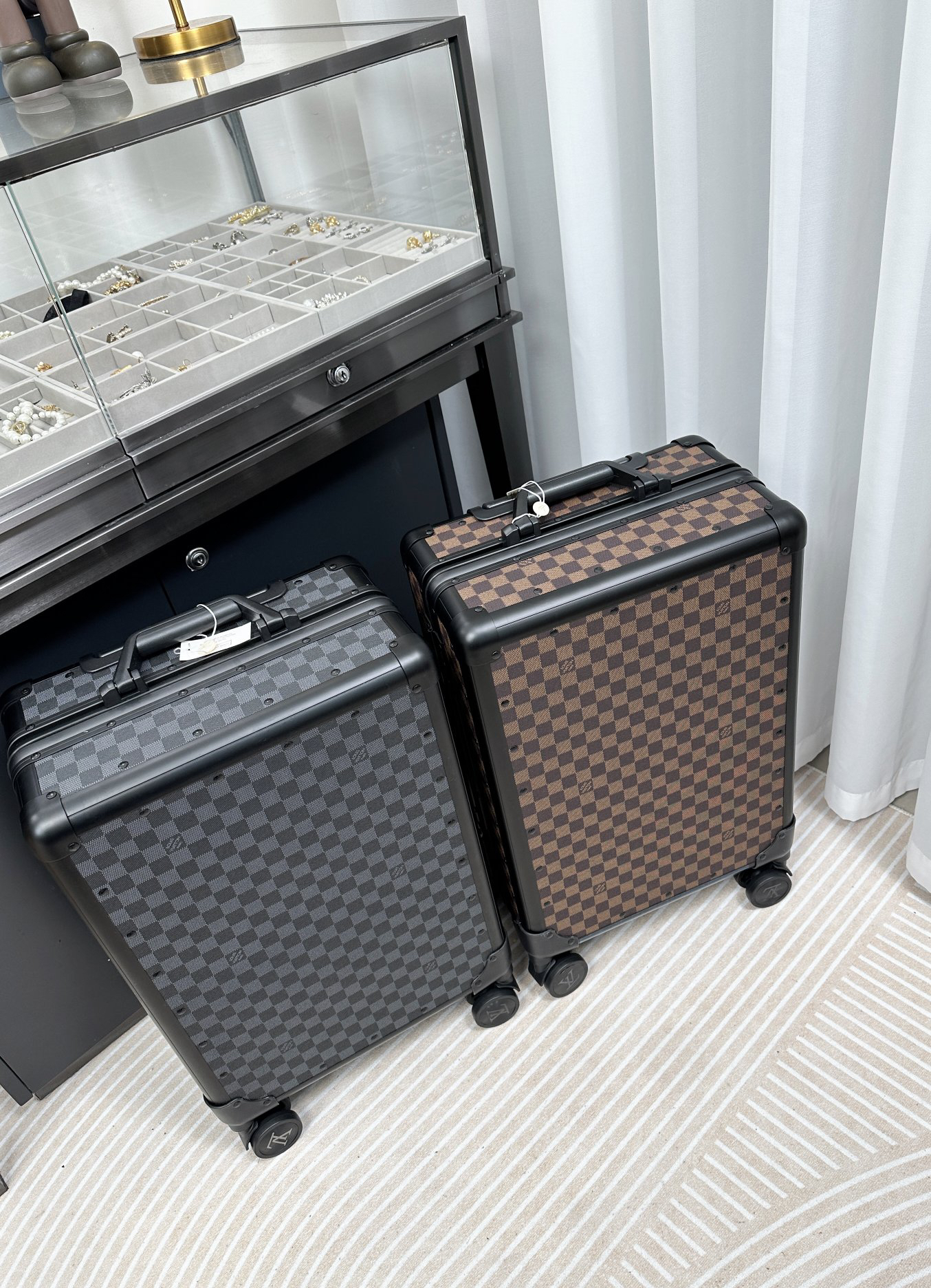 LV luggage-107