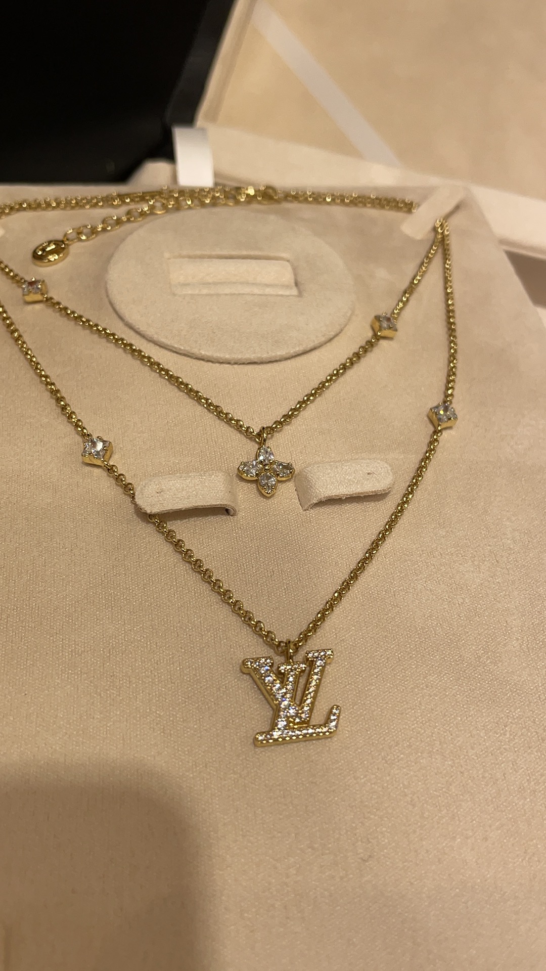 LV necklace-38