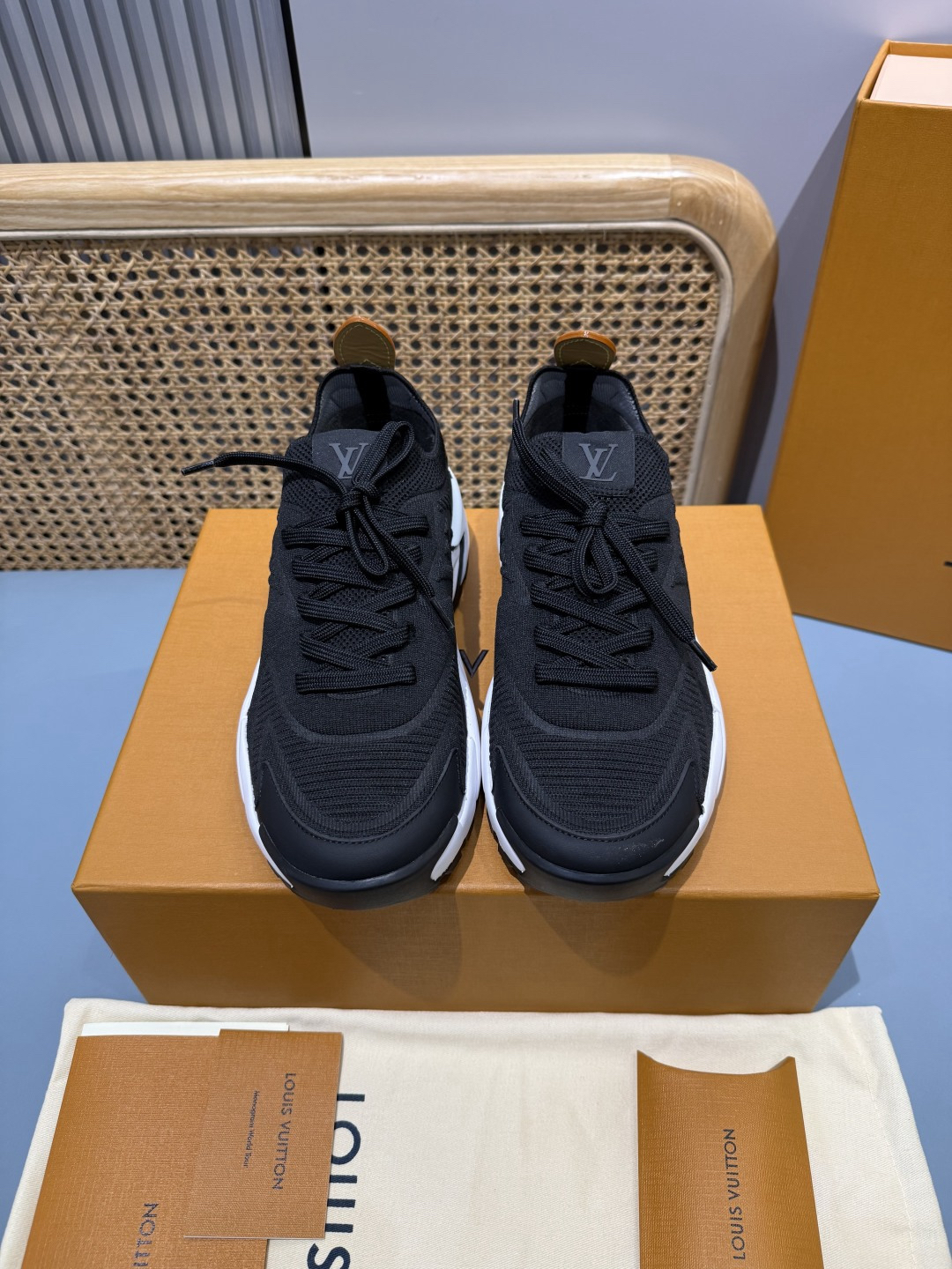 Lv Sneakers-178