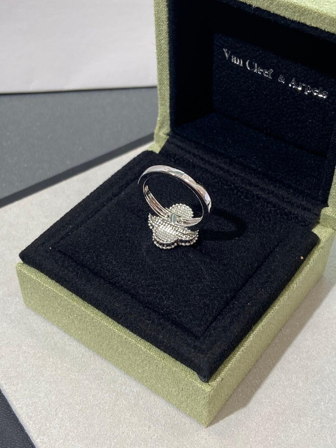 Van Cleef & Arpels ring-35